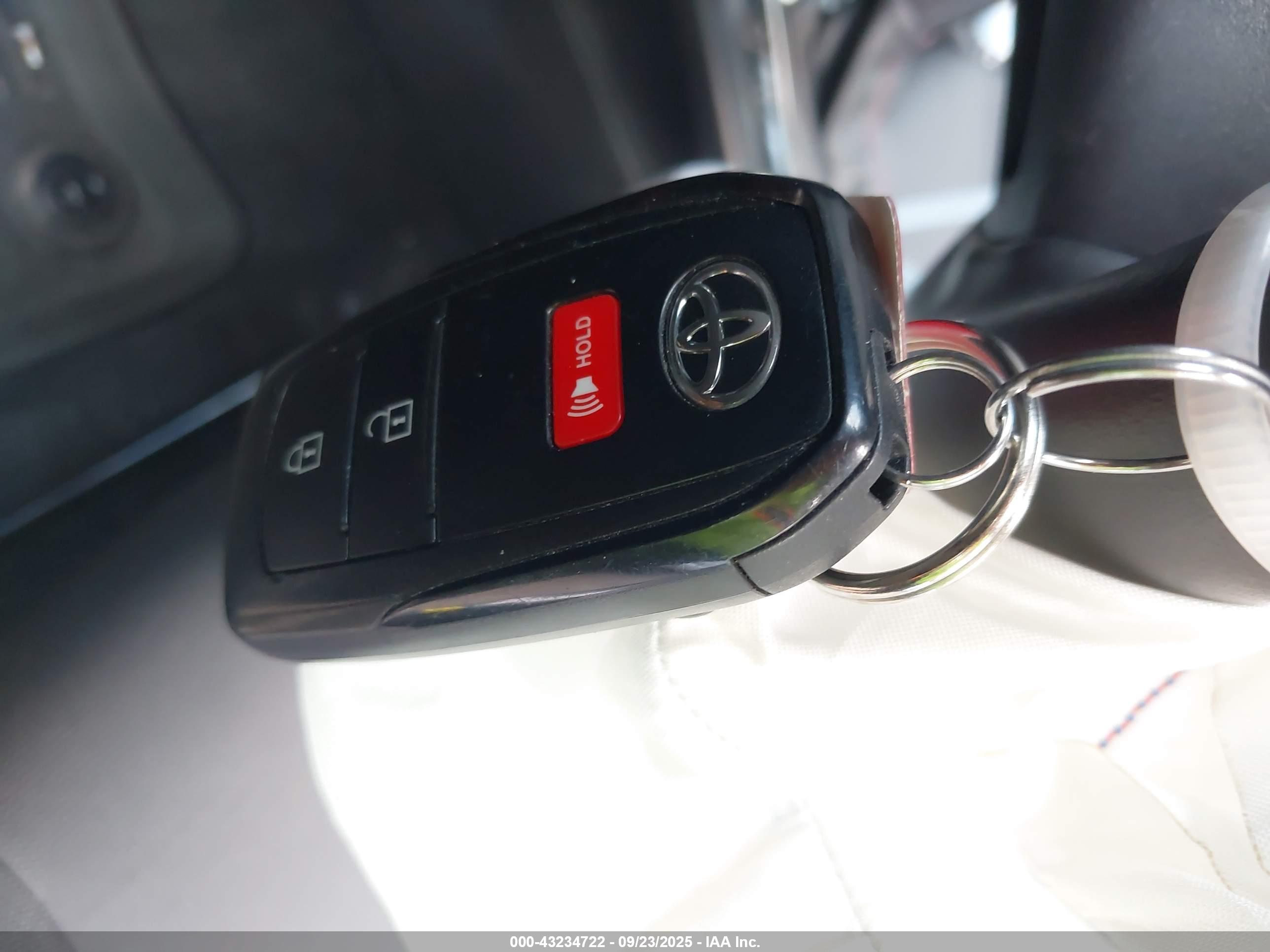 TOYOTA COROLLA image 11