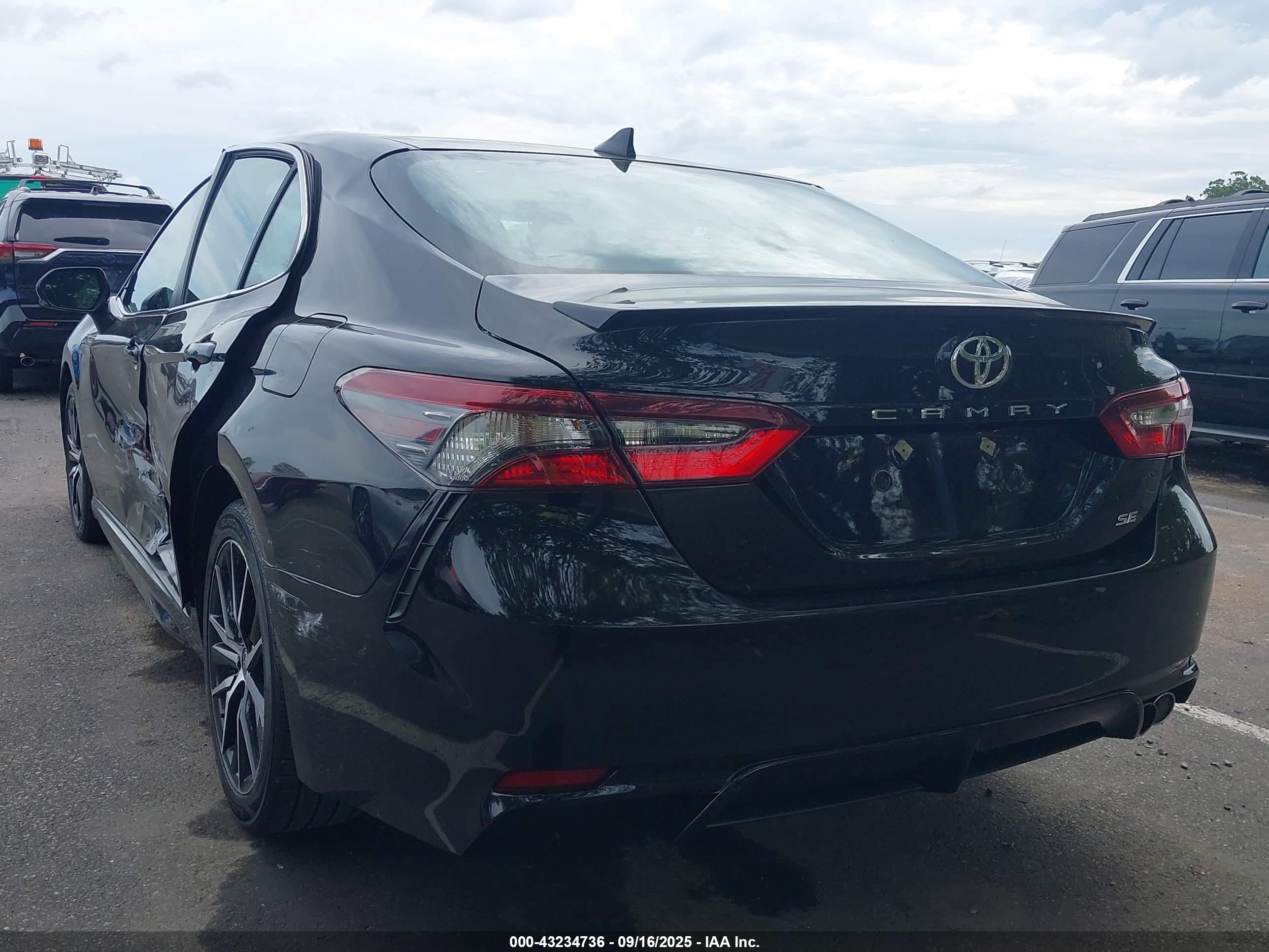TOYOTA CAMRY image 3