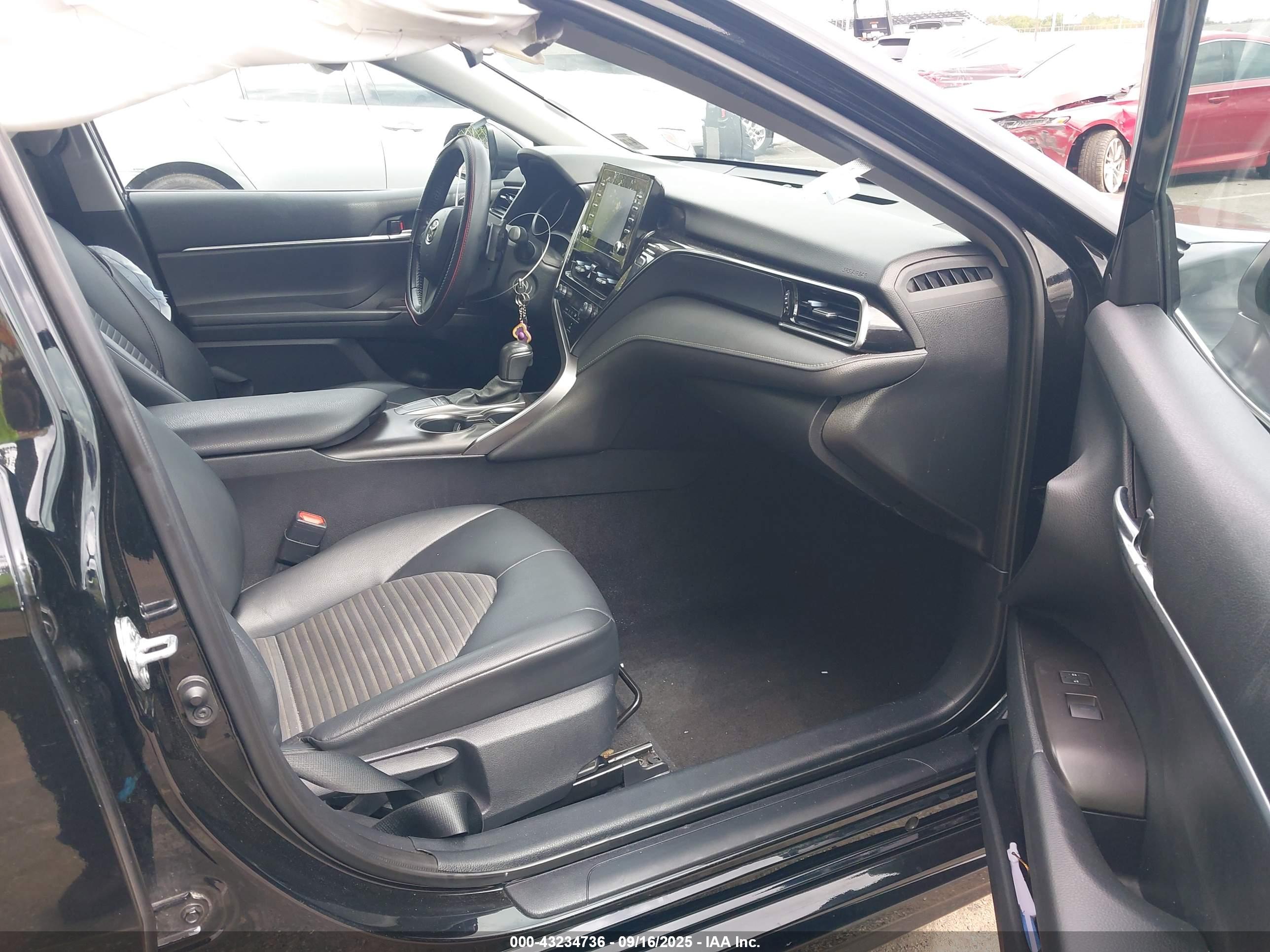 TOYOTA CAMRY image 5