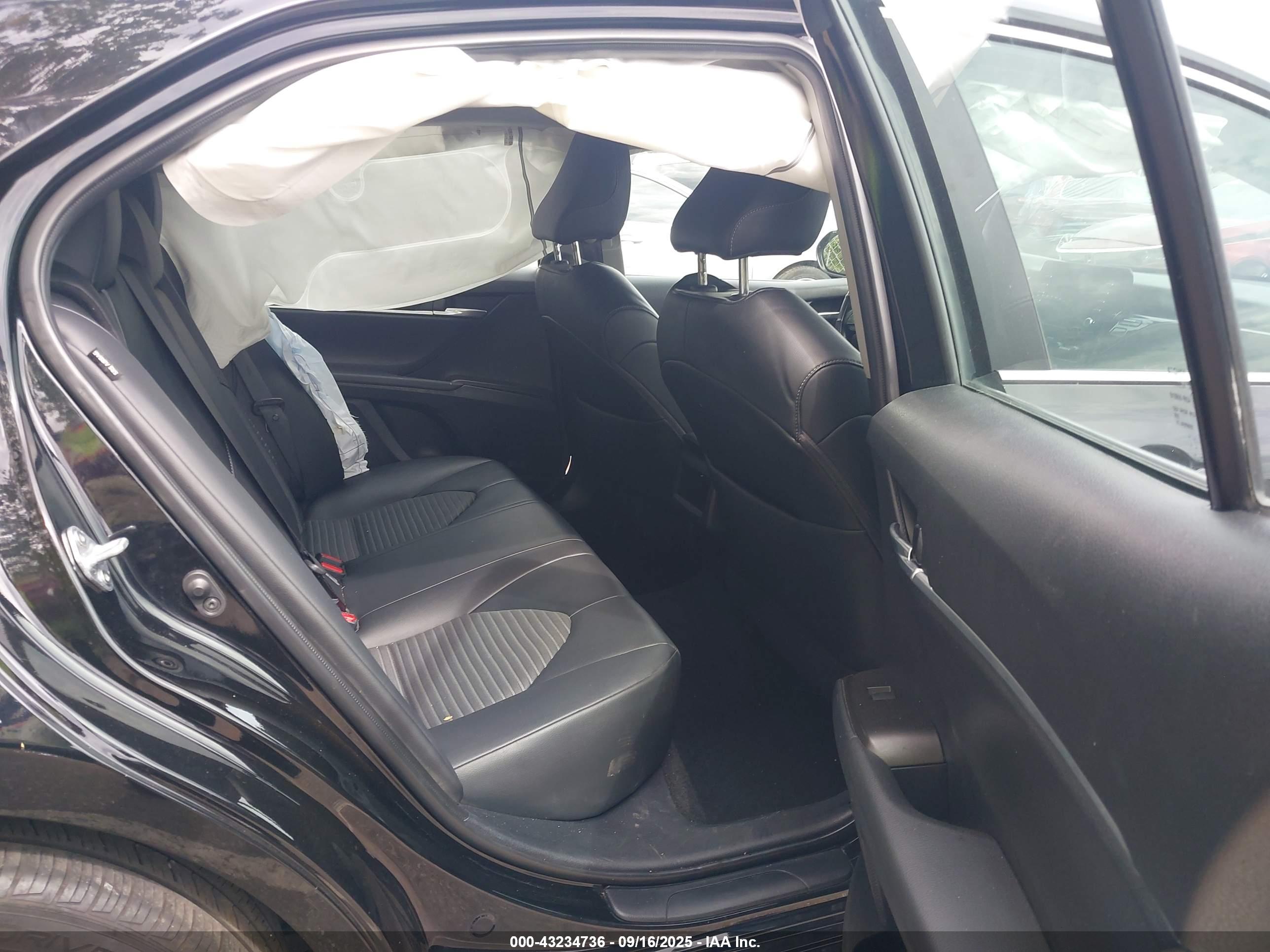 TOYOTA CAMRY image 8