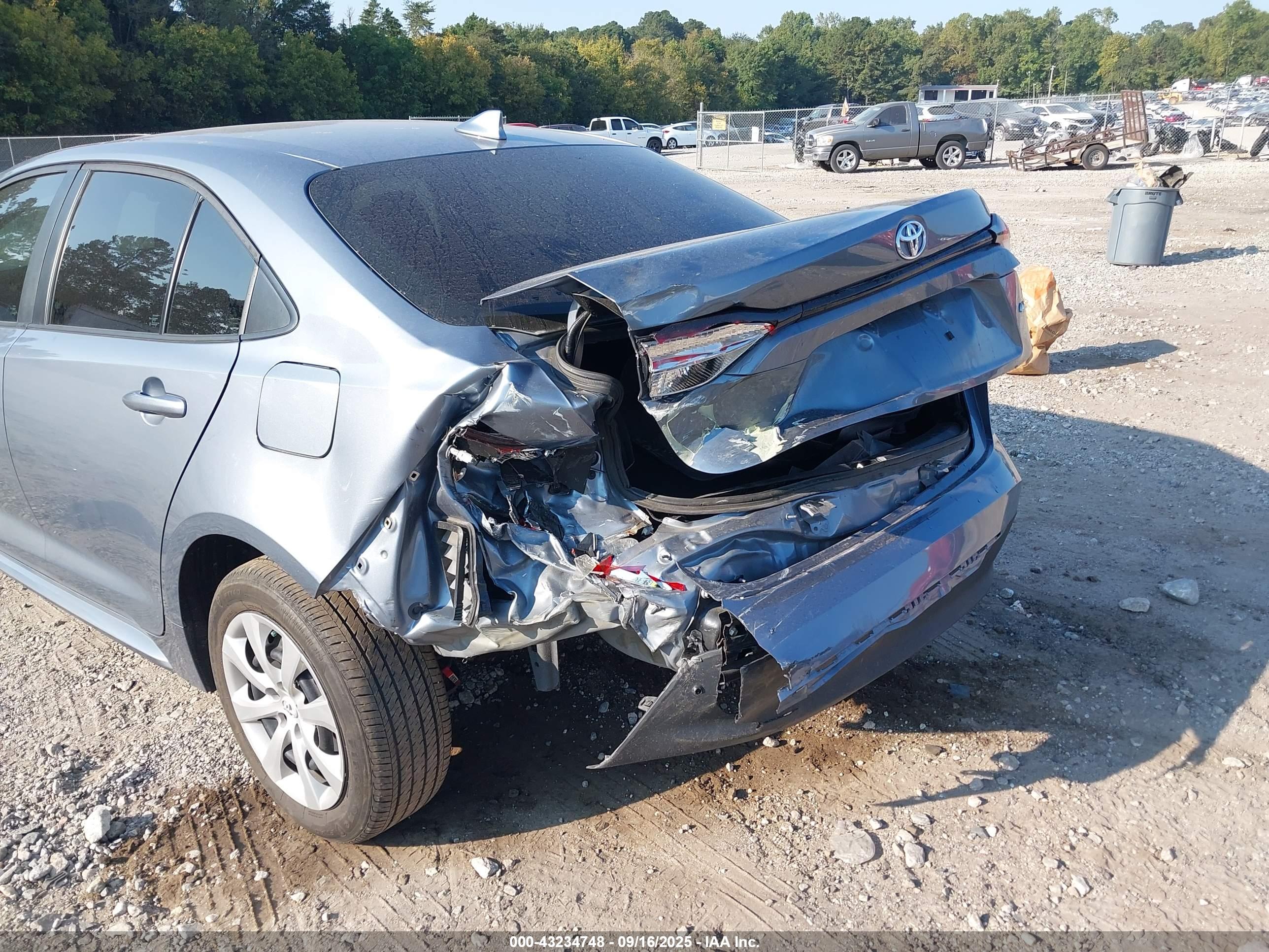 TOYOTA COROLLA image 6