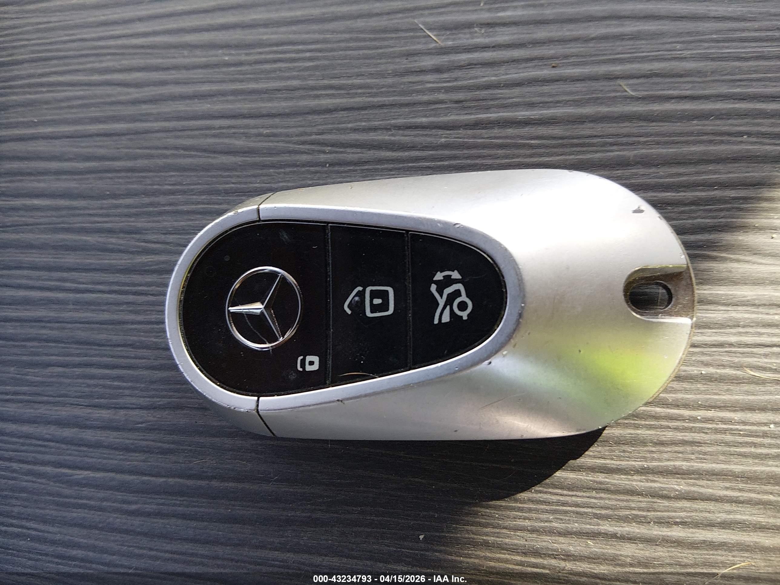 MERCEDES-BENZ EQS image 11