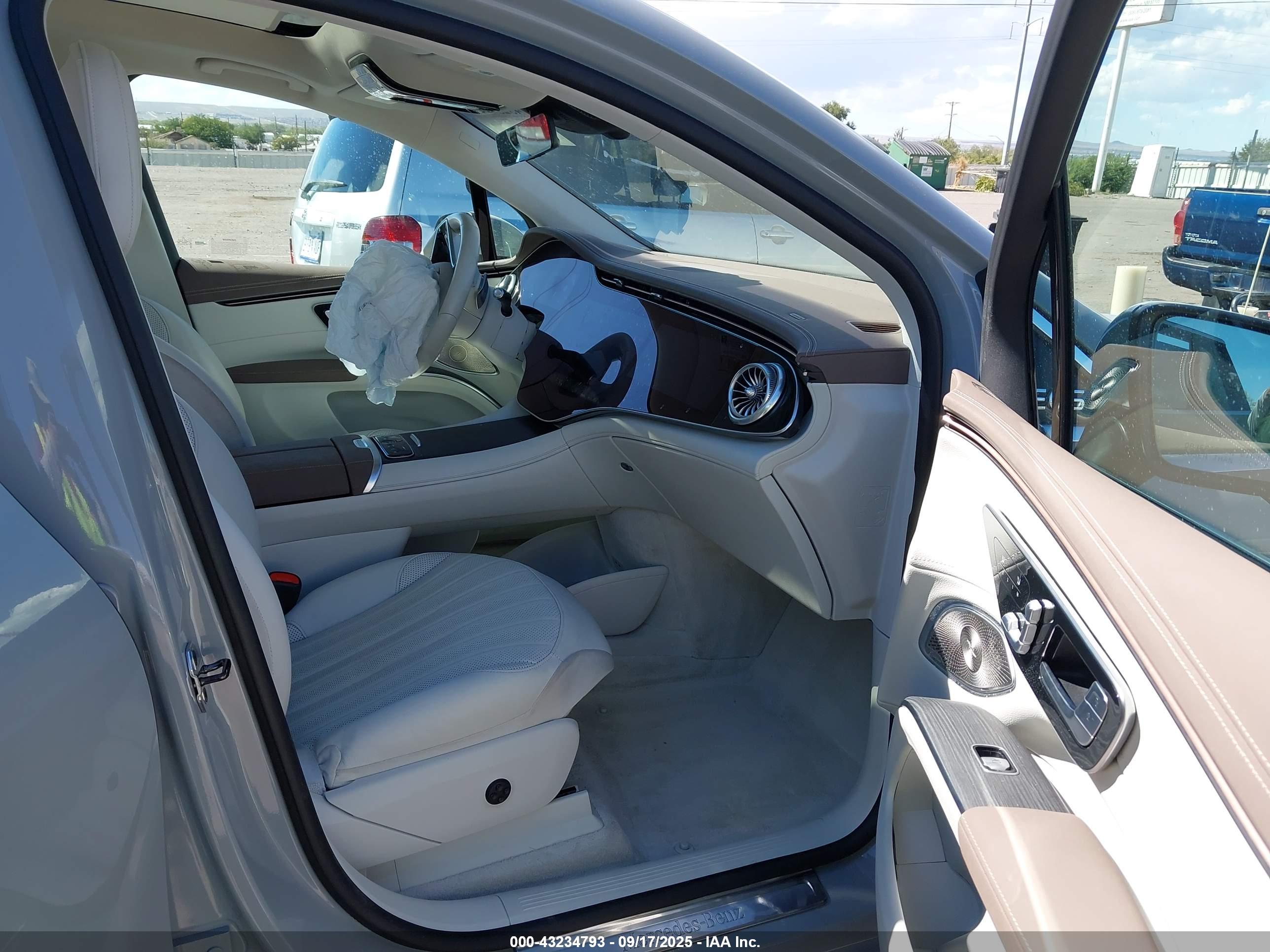 MERCEDES-BENZ EQS image 5