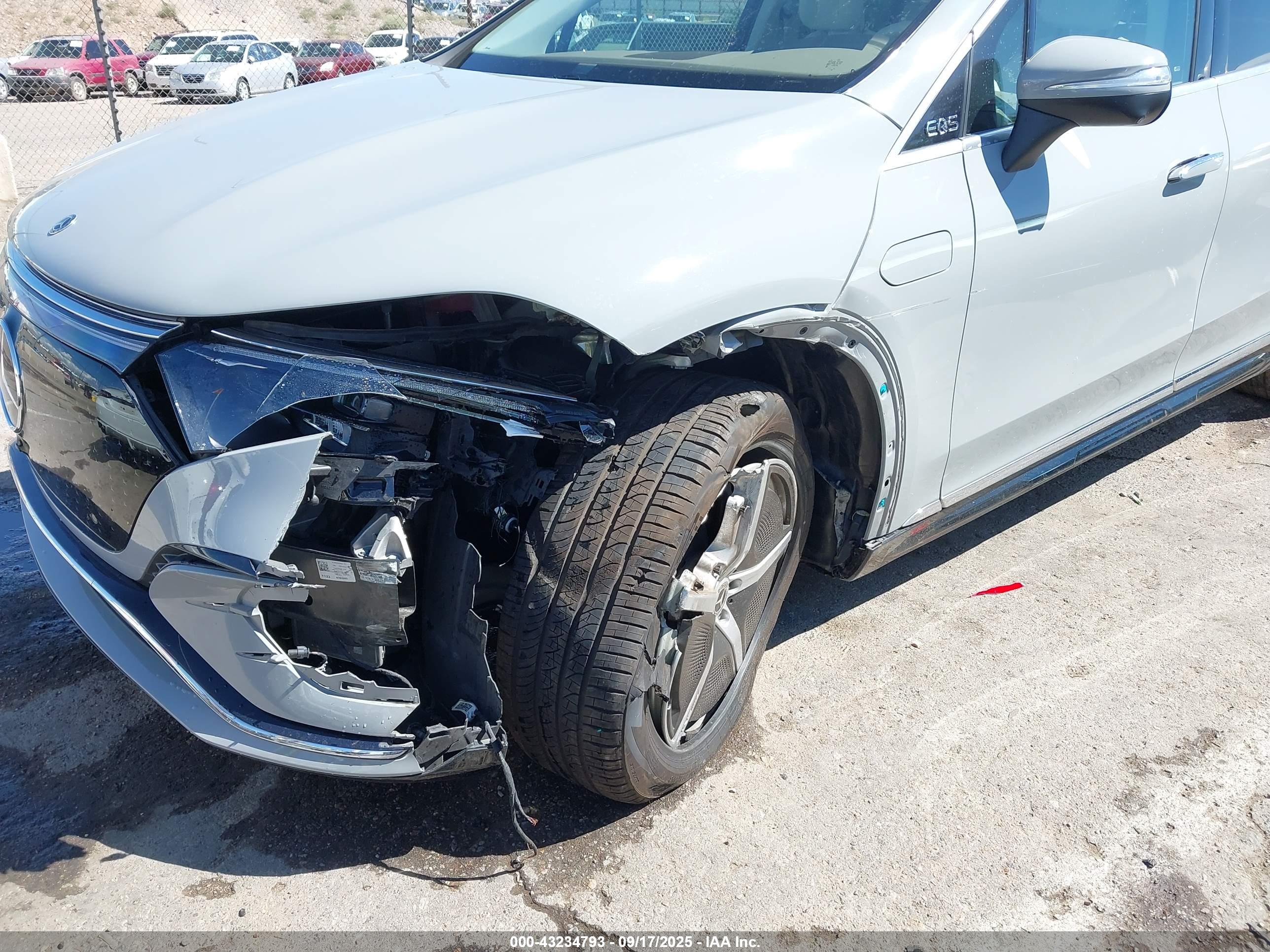 MERCEDES-BENZ EQS image 6