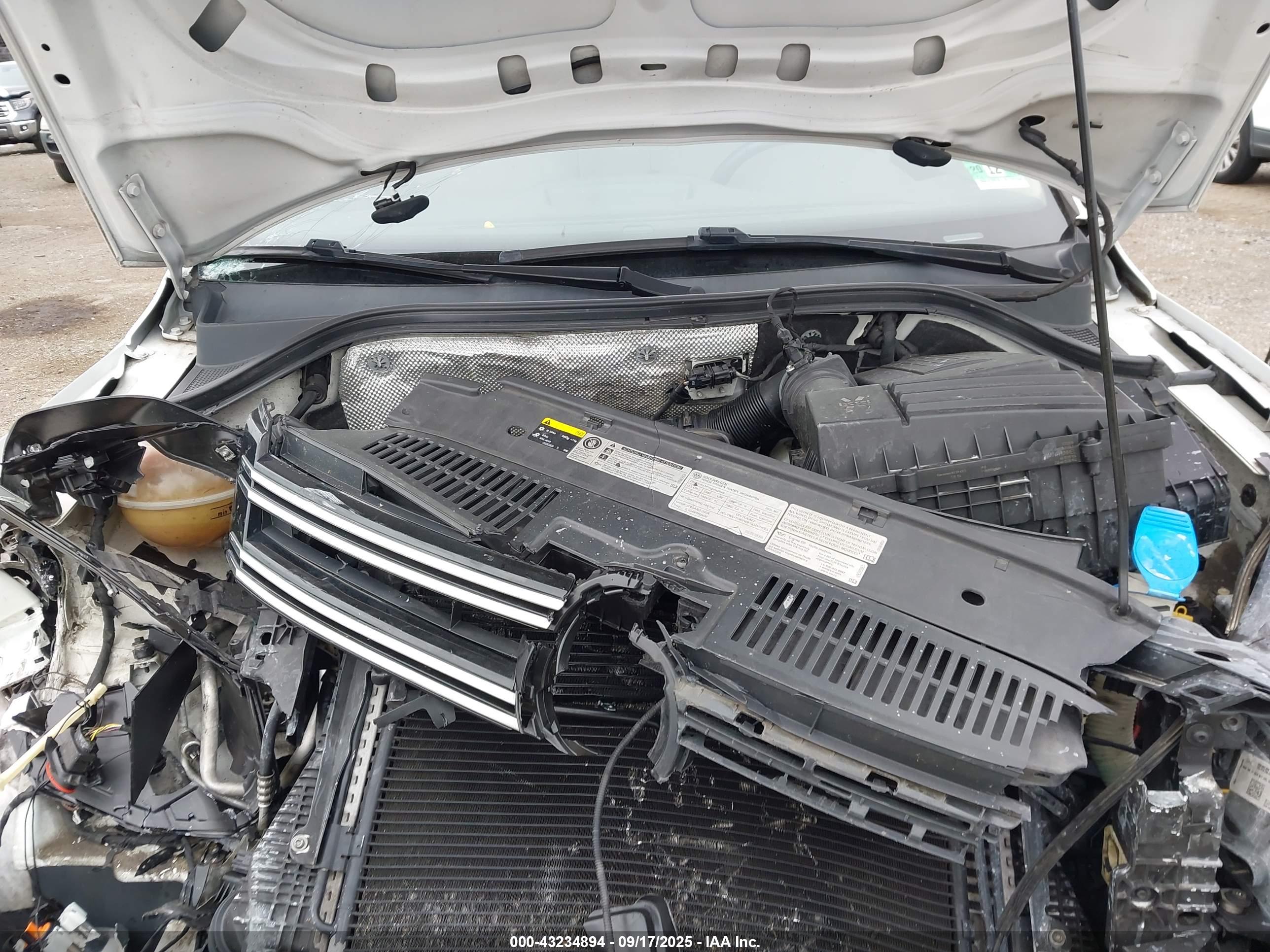 VOLKSWAGEN TIGUAN image 10