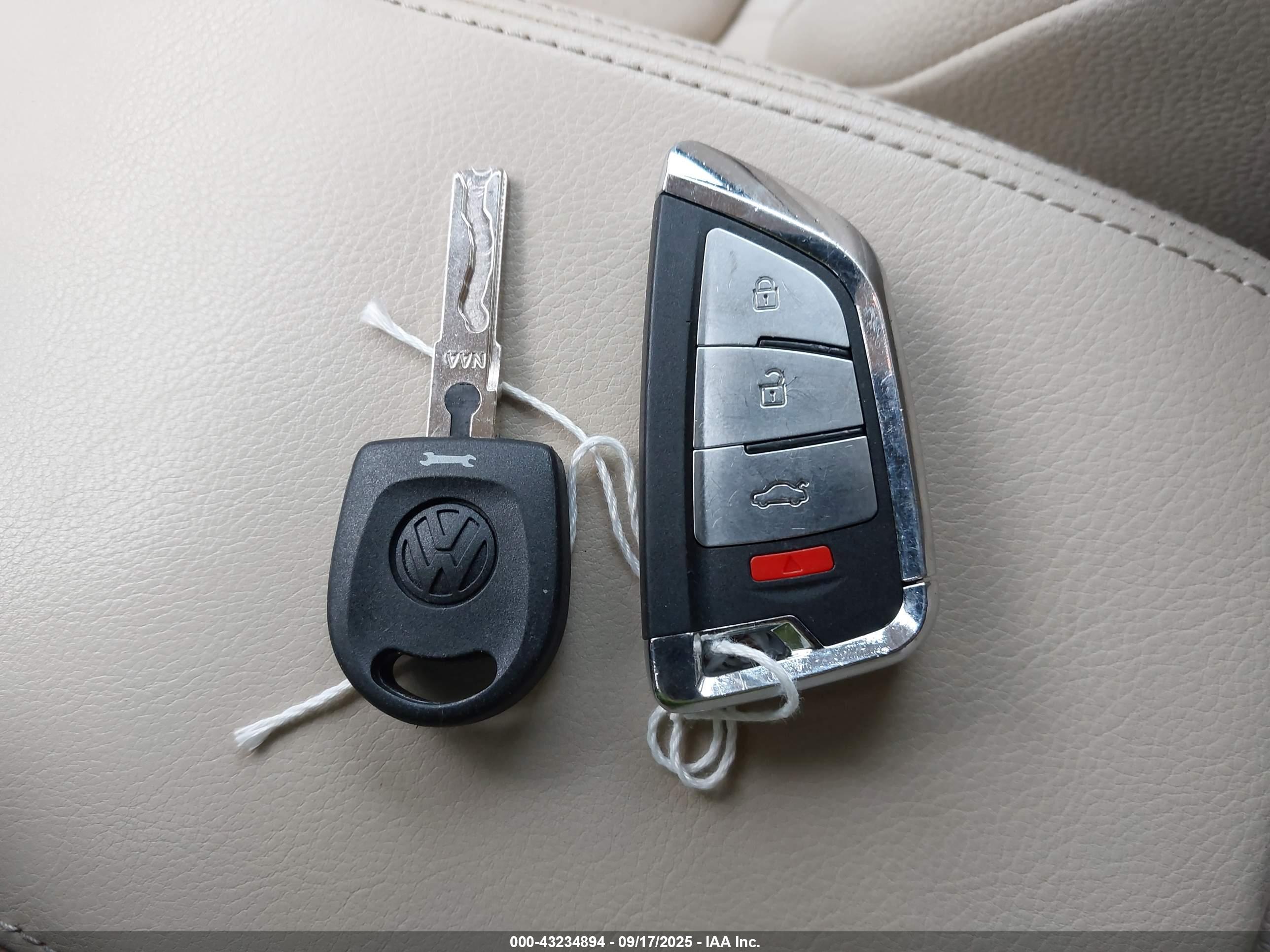 VOLKSWAGEN TIGUAN image 11