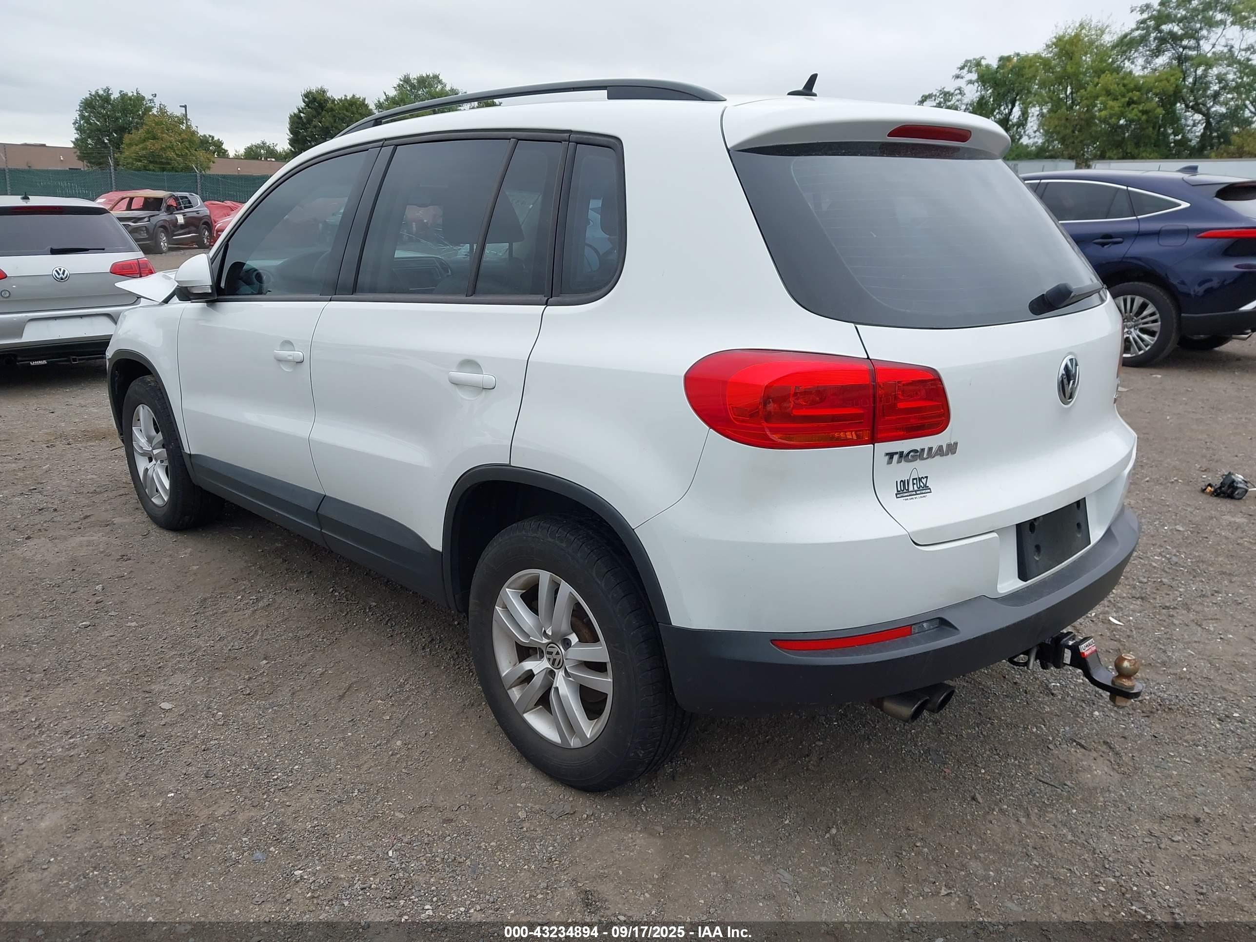 VOLKSWAGEN TIGUAN image 3