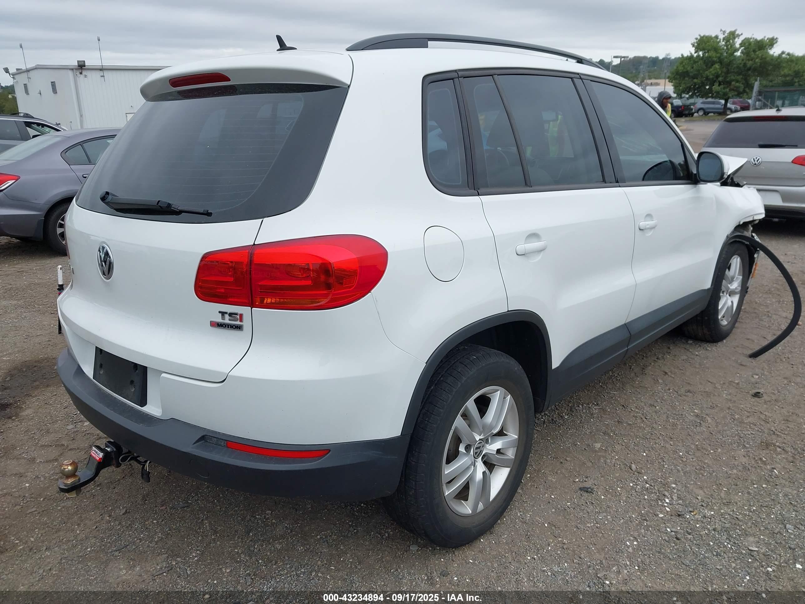 VOLKSWAGEN TIGUAN image 4
