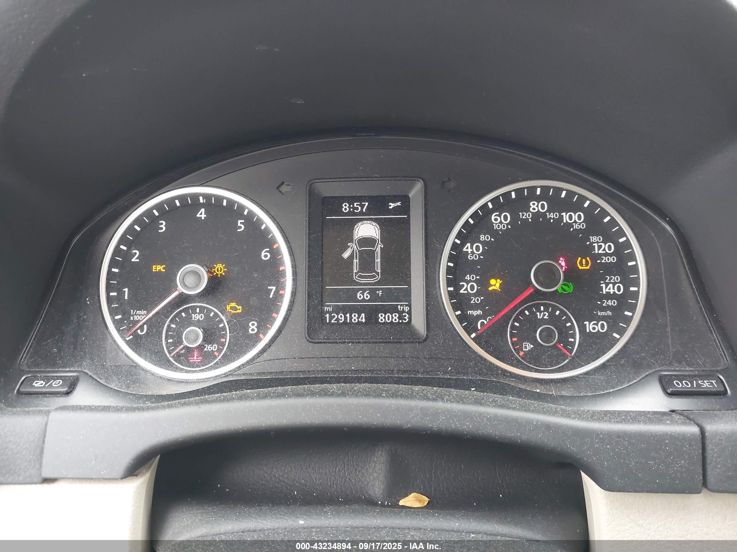VOLKSWAGEN TIGUAN image 7