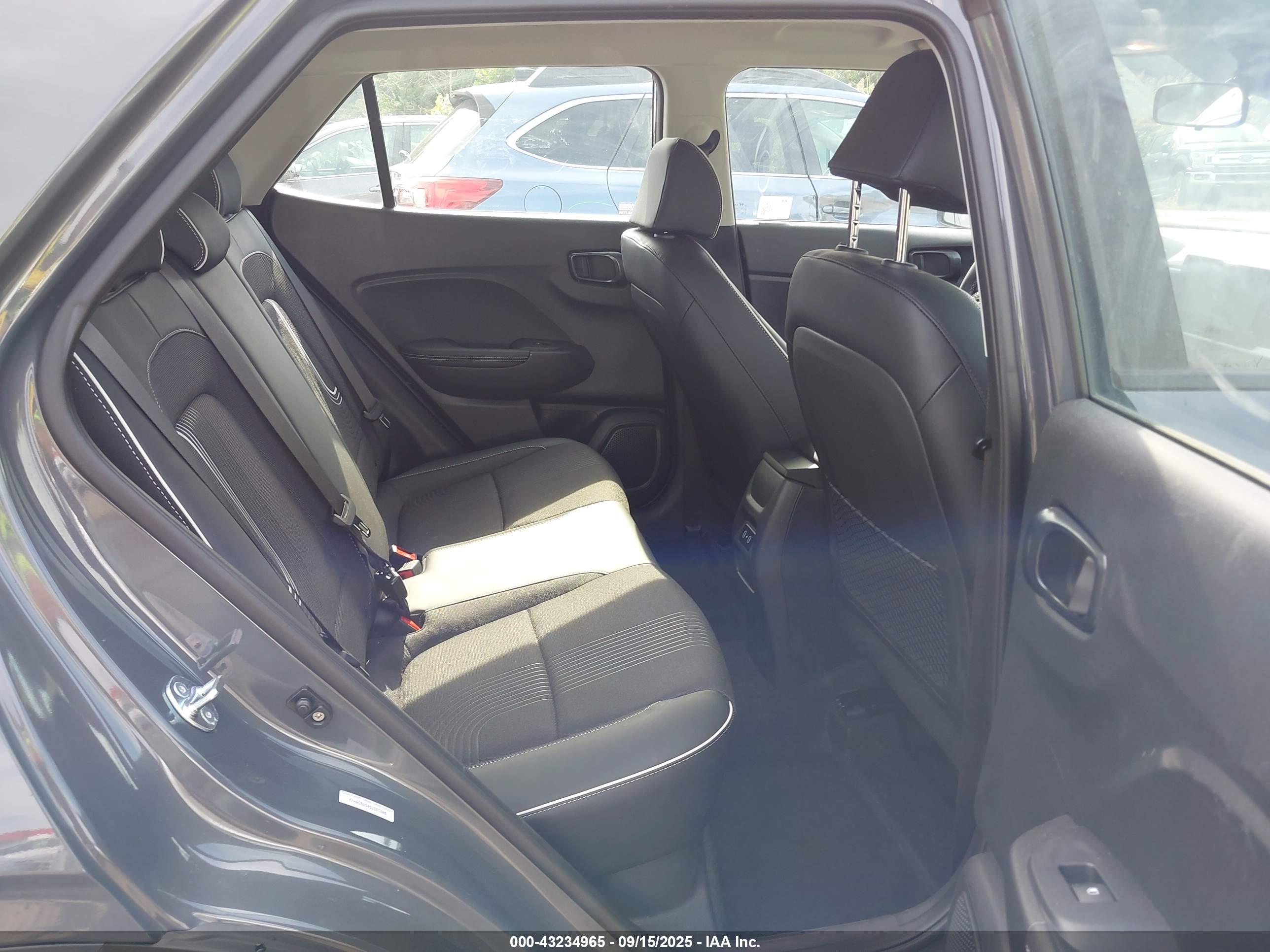 HYUNDAI VENUE image 8