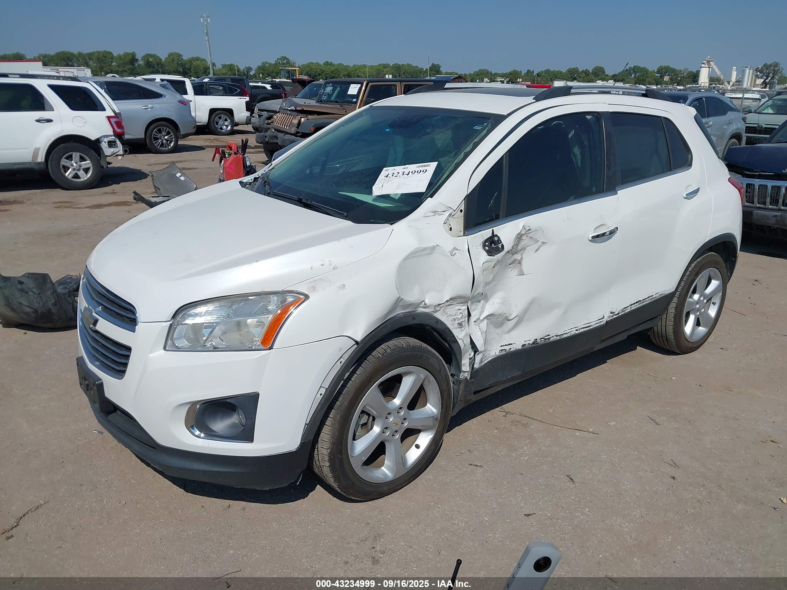 CHEVROLET TRAX image 2