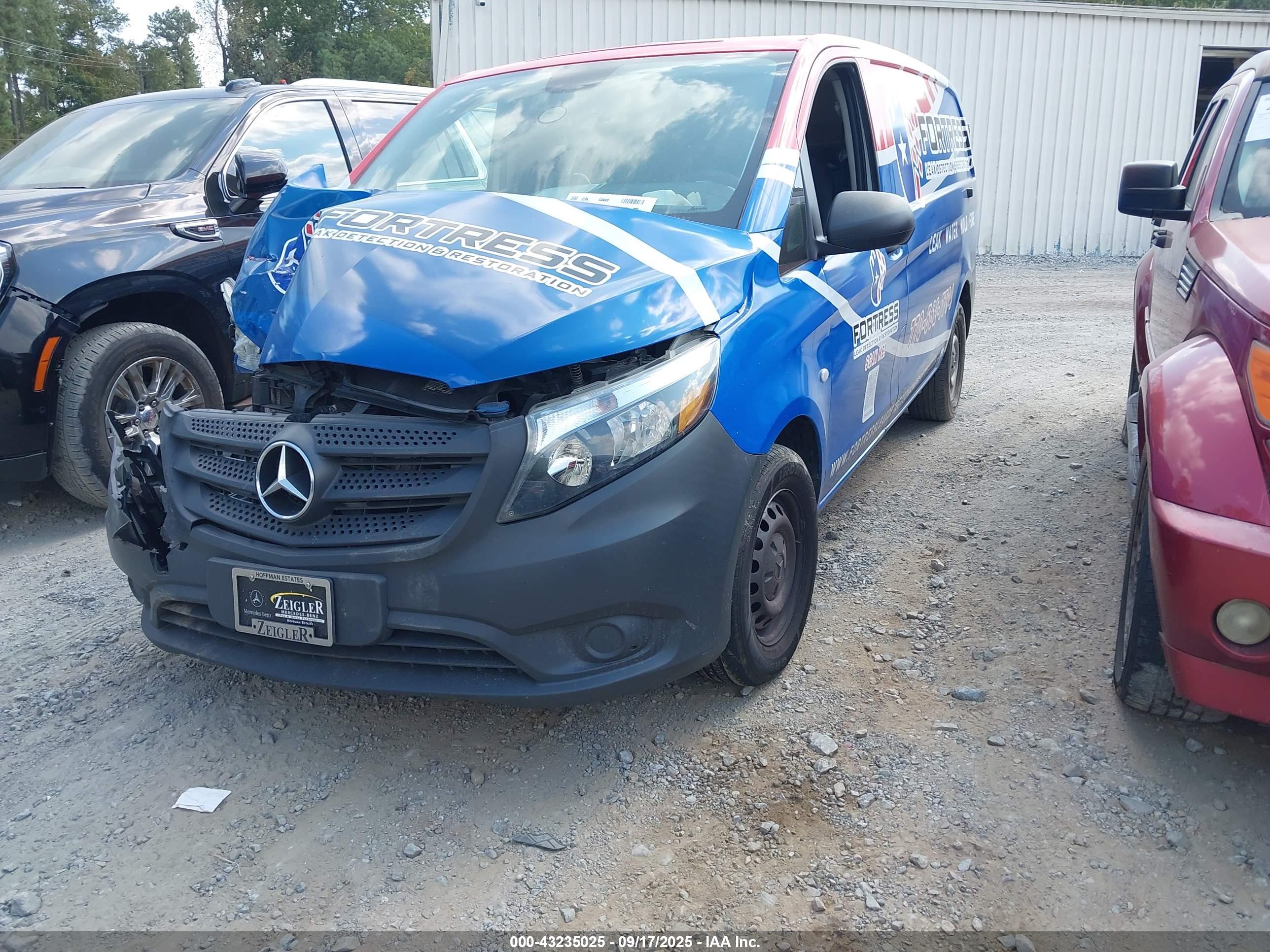 MERCEDES-BENZ METRIS image 2