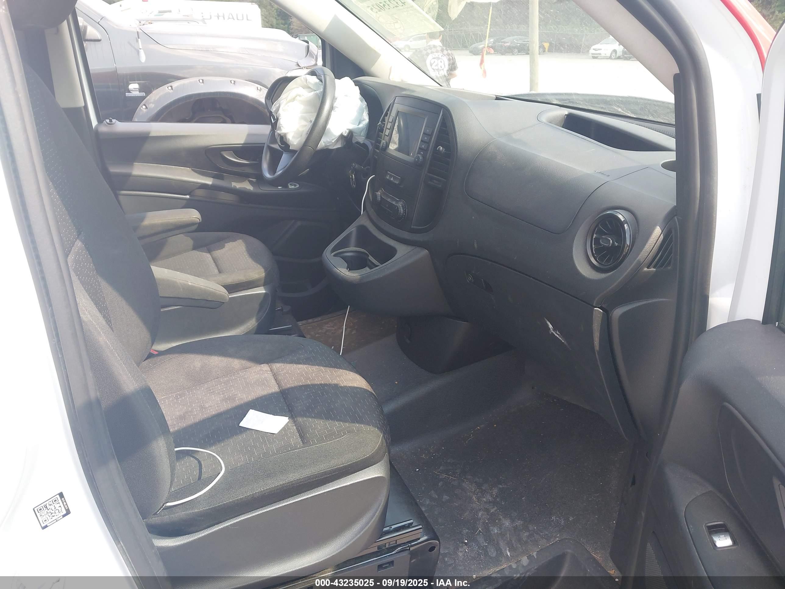 MERCEDES-BENZ METRIS image 5