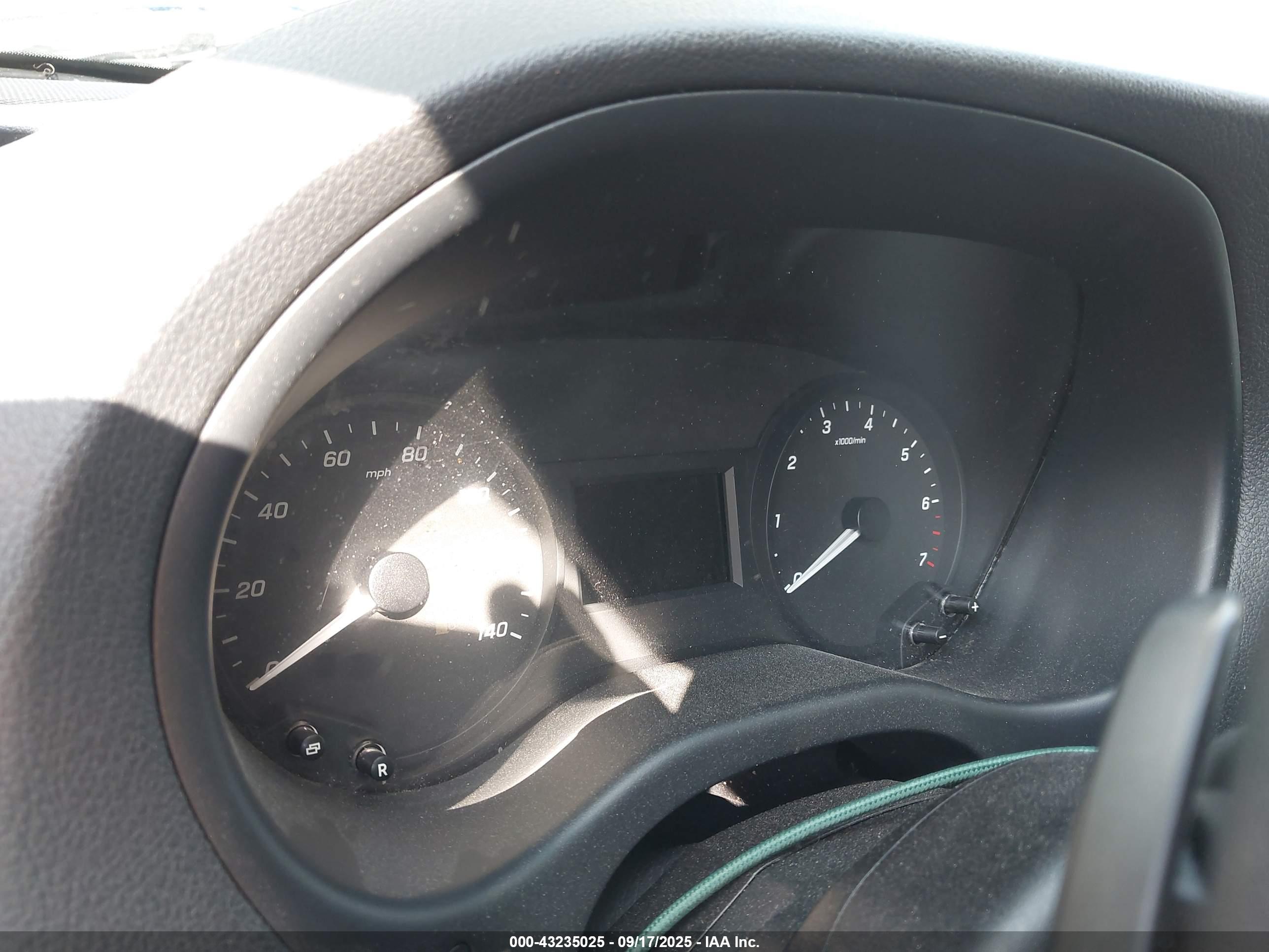 MERCEDES-BENZ METRIS image 7
