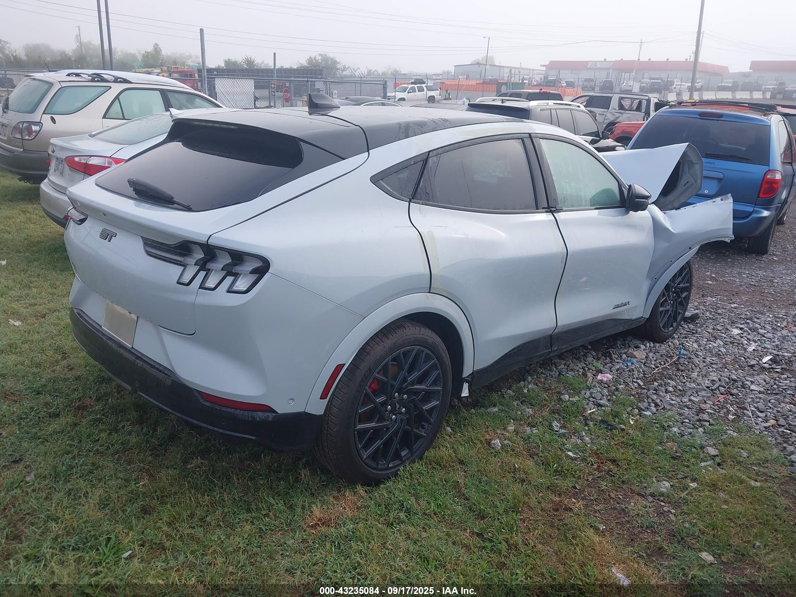 FORD MUSTANG image 4