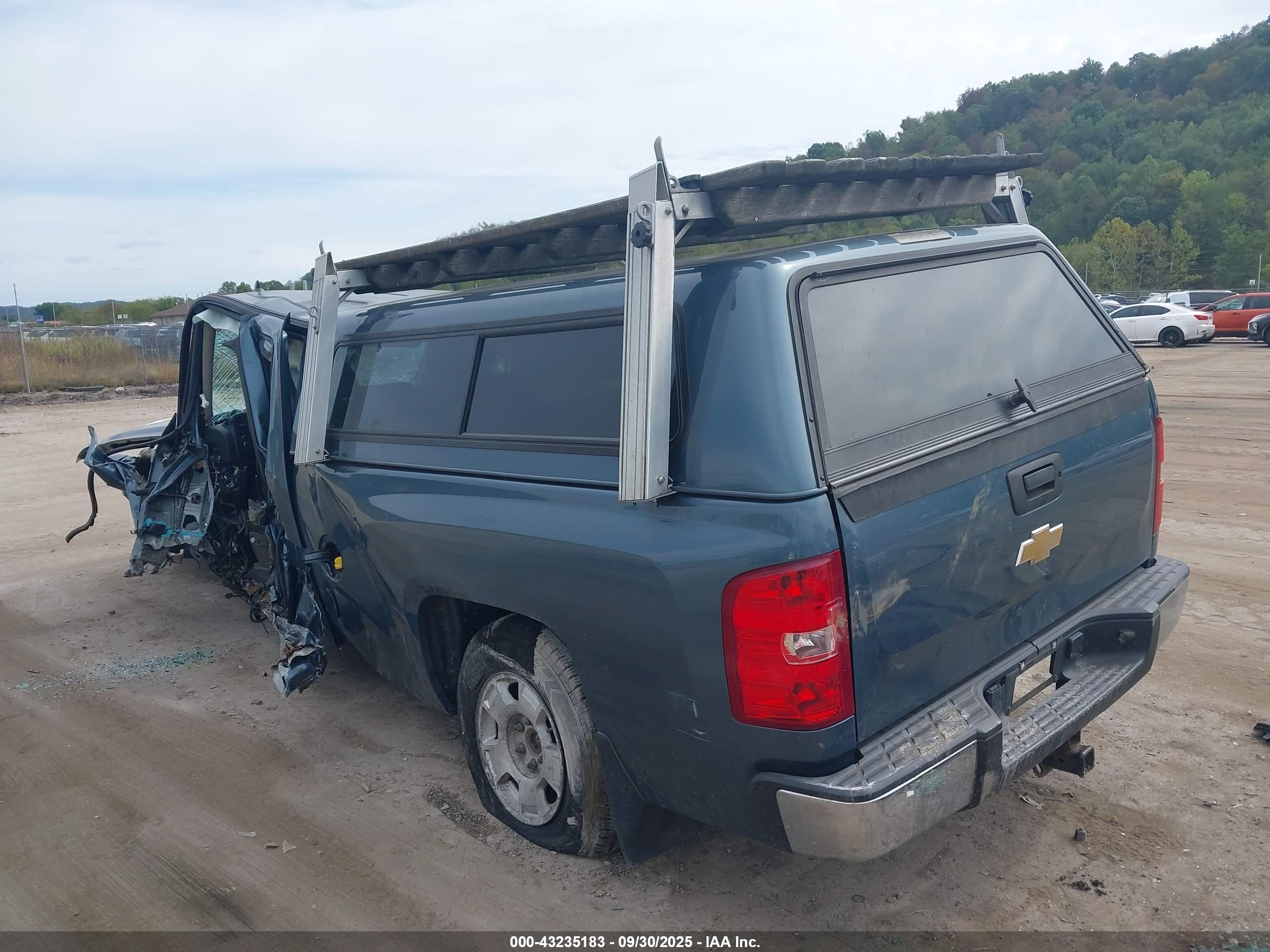 CHEVROLET SILVERADO image 3