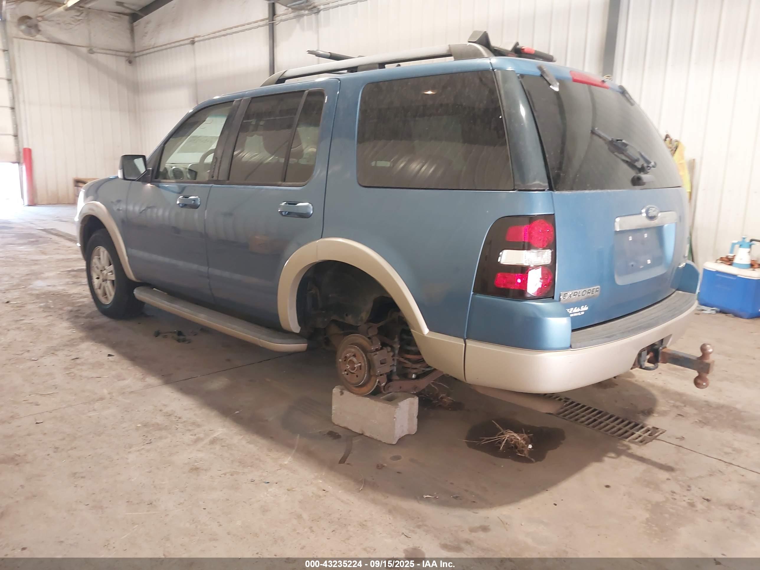 FORD EXPLORER image 3