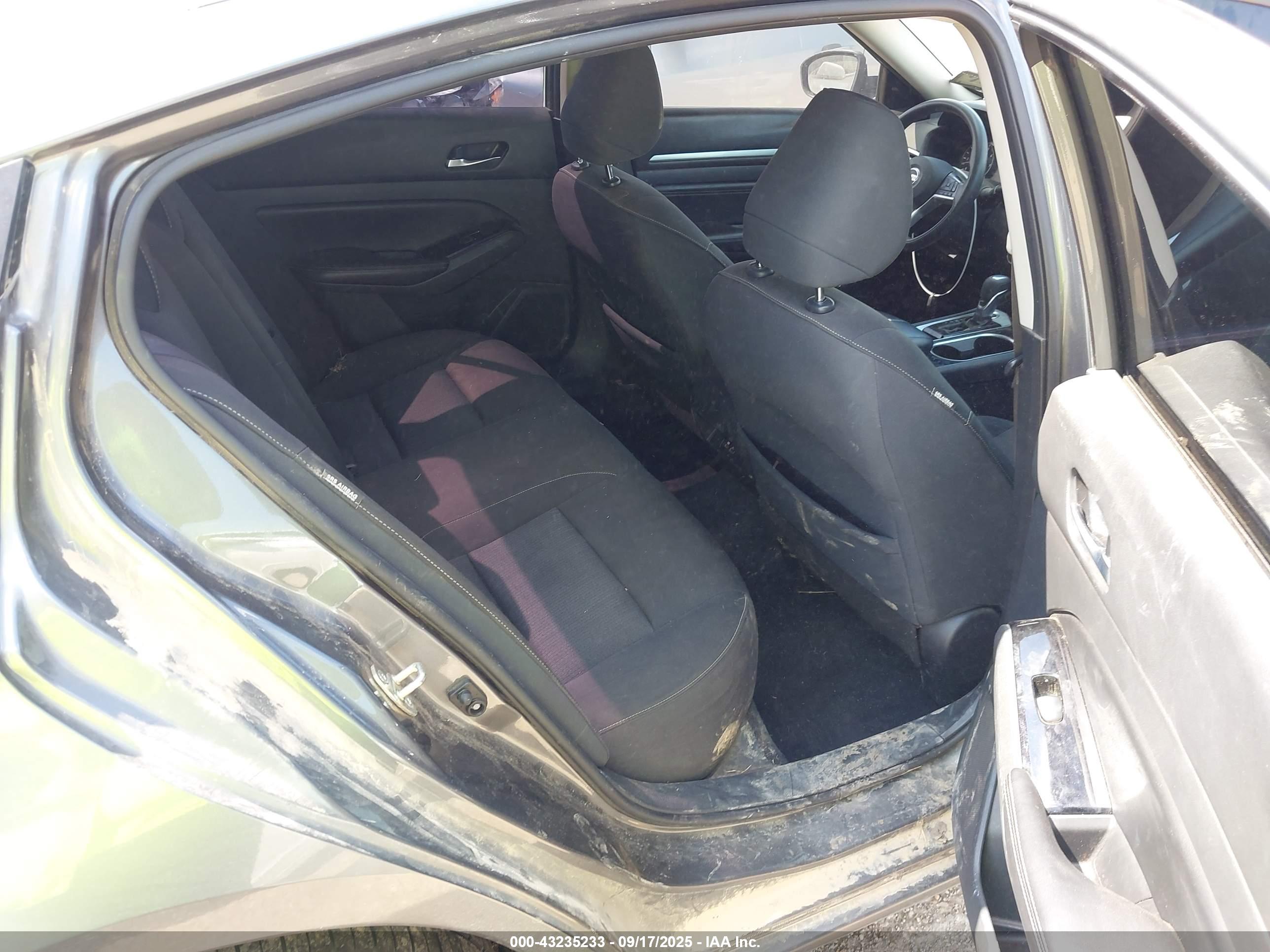 NISSAN ALTIMA image 8