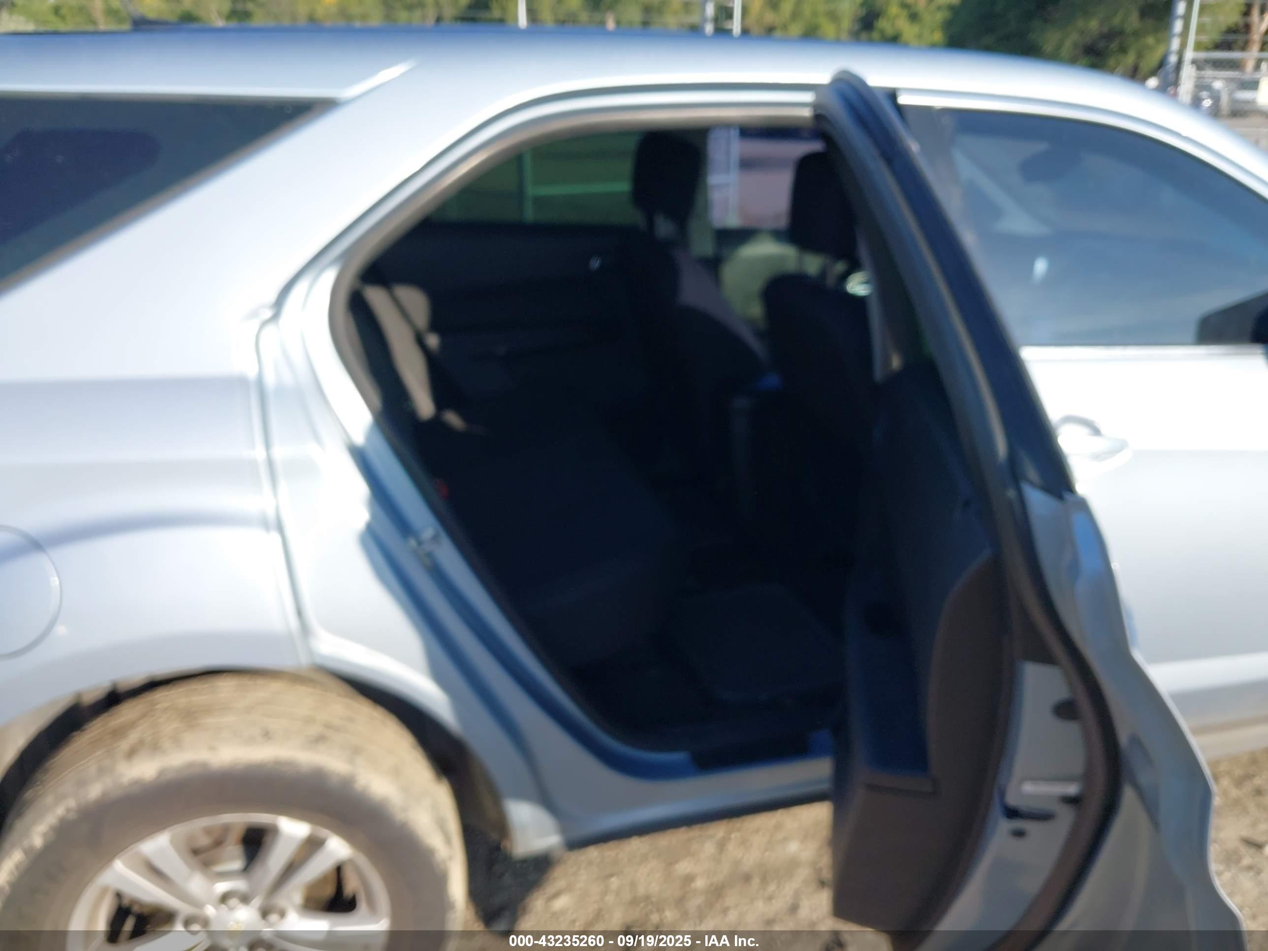CHEVROLET EQUINOX image 8