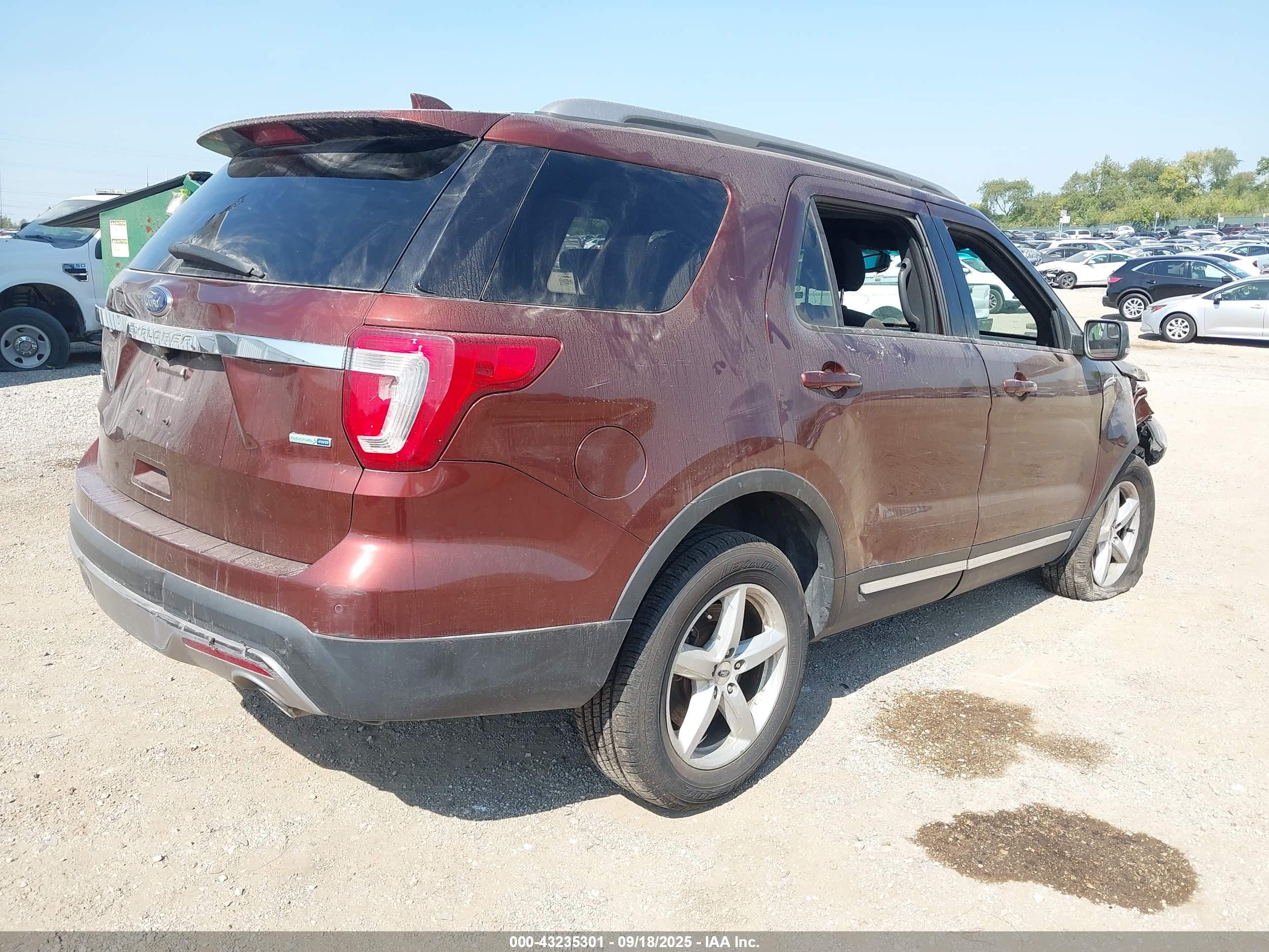 FORD EXPLORER image 4