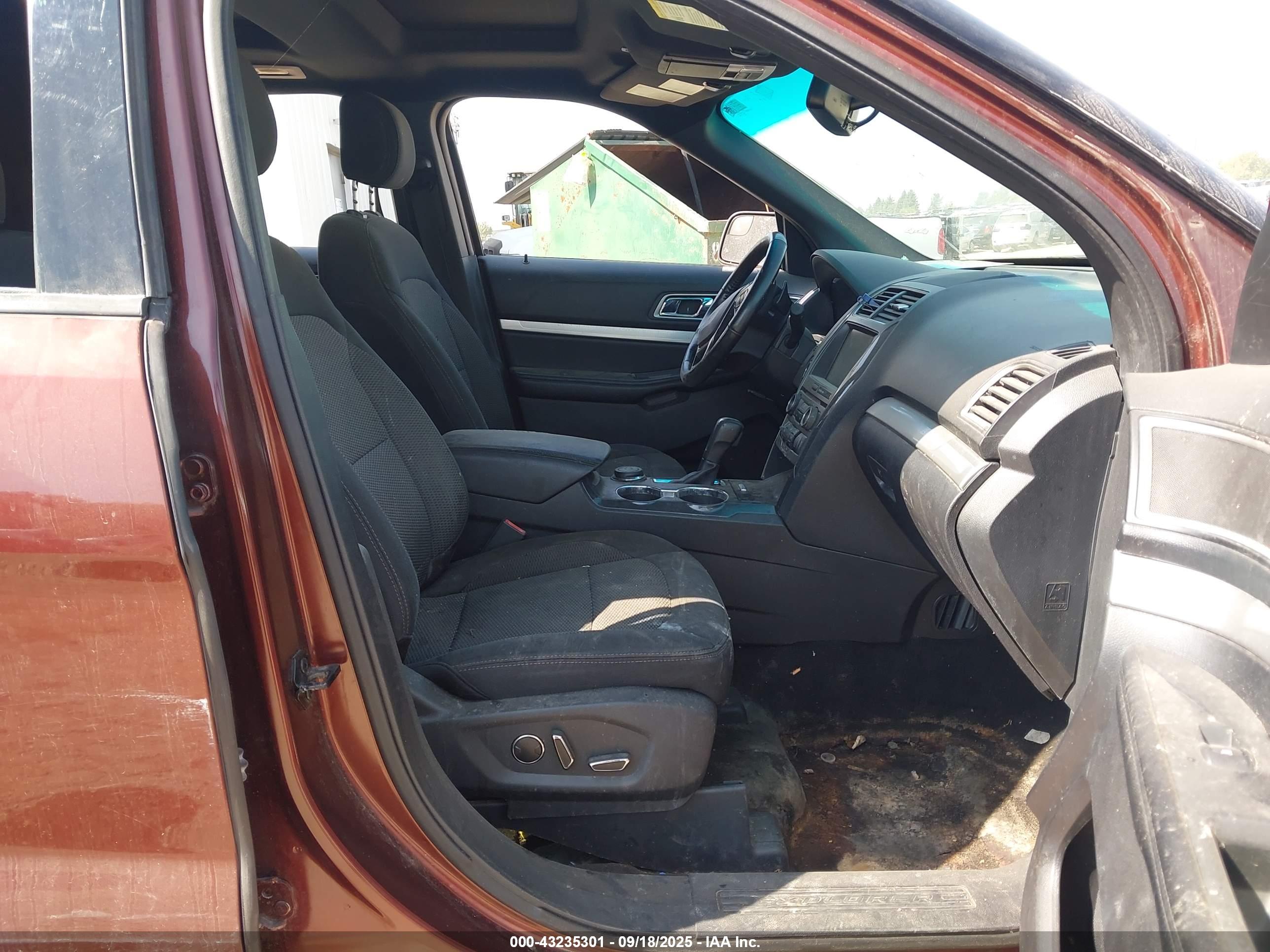 FORD EXPLORER image 5