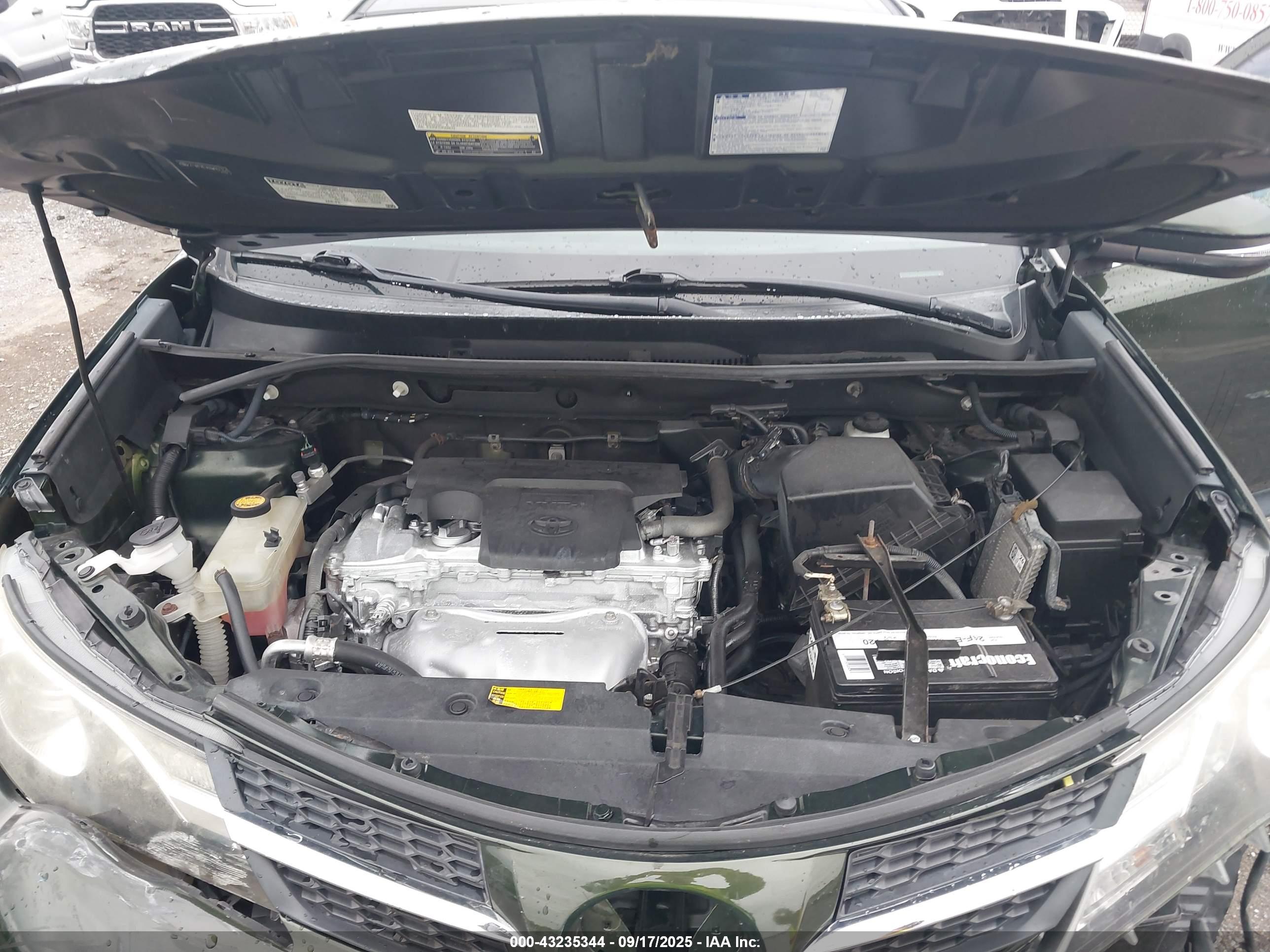 TOYOTA RAV4 image 10