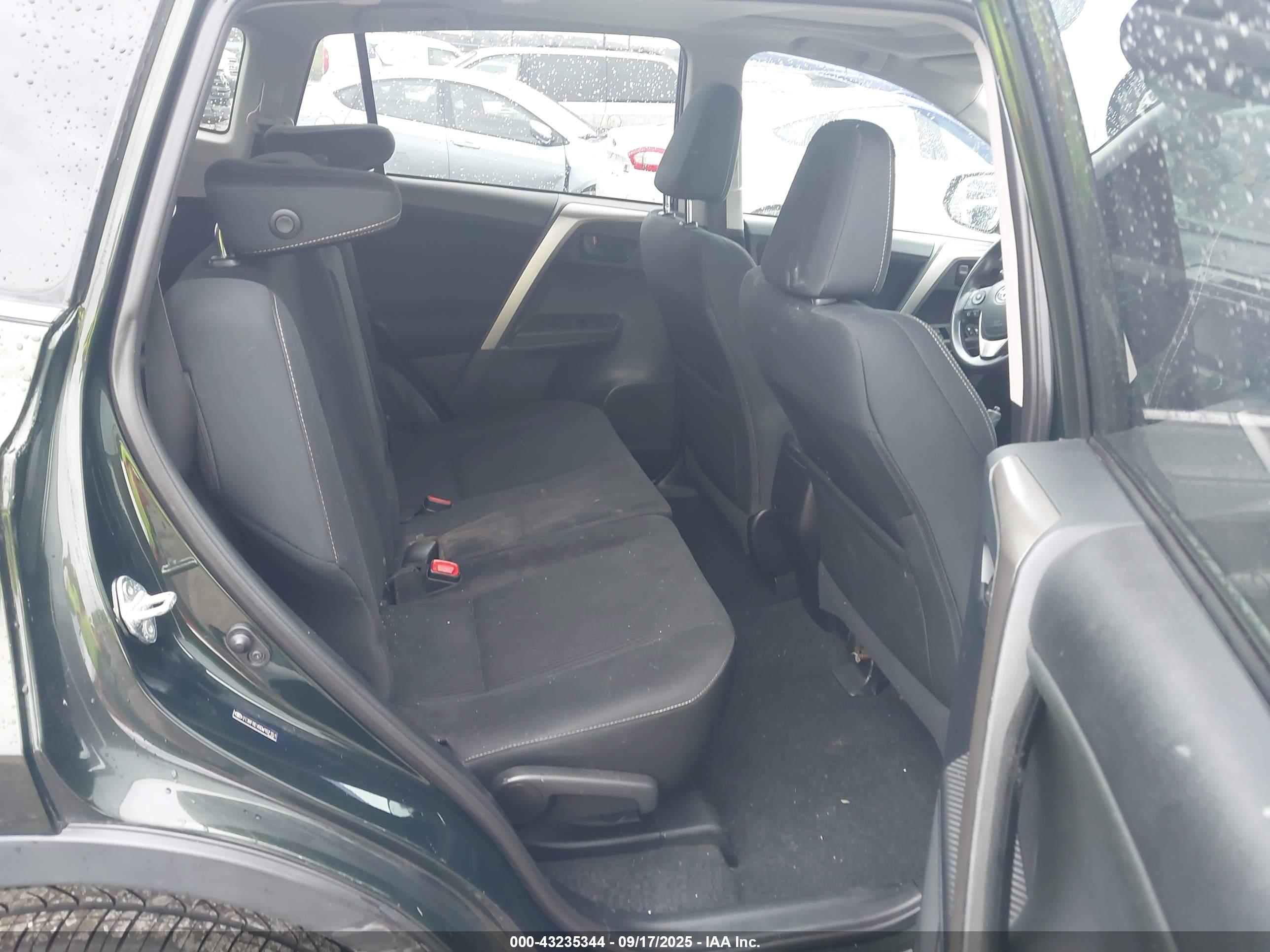 TOYOTA RAV4 image 8