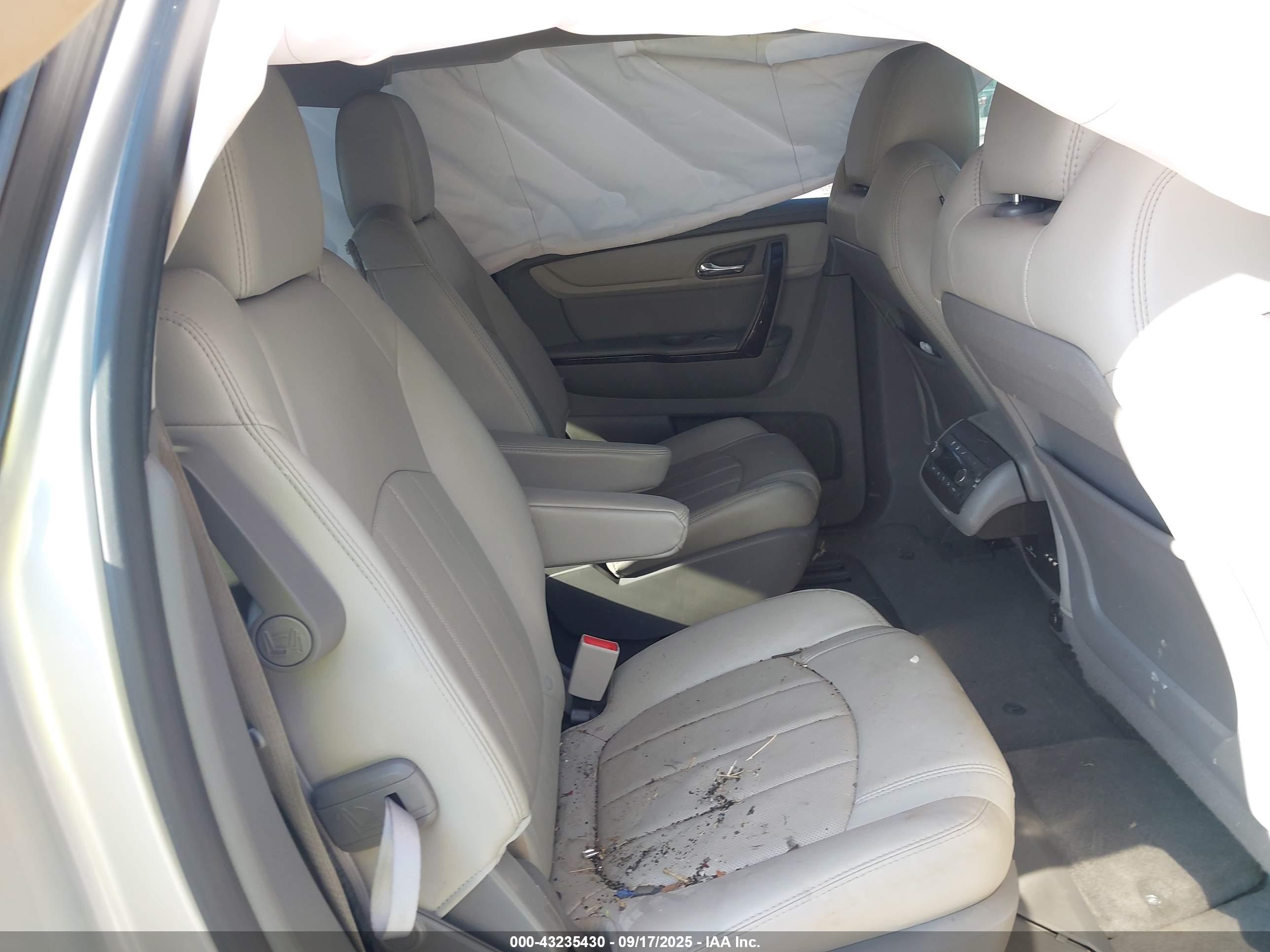 CHEVROLET TRAVERSE image 8