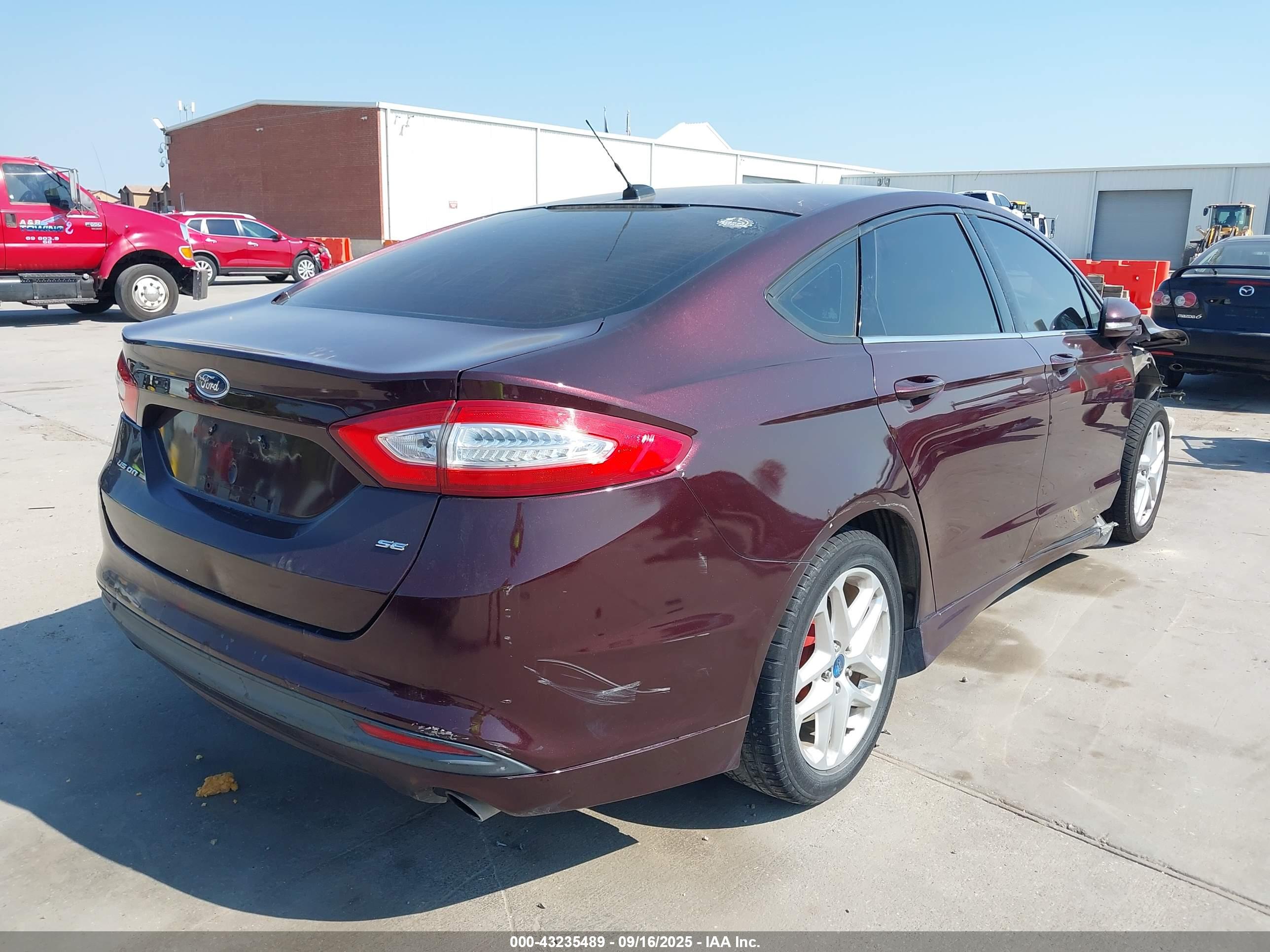 FORD FUSION image 4