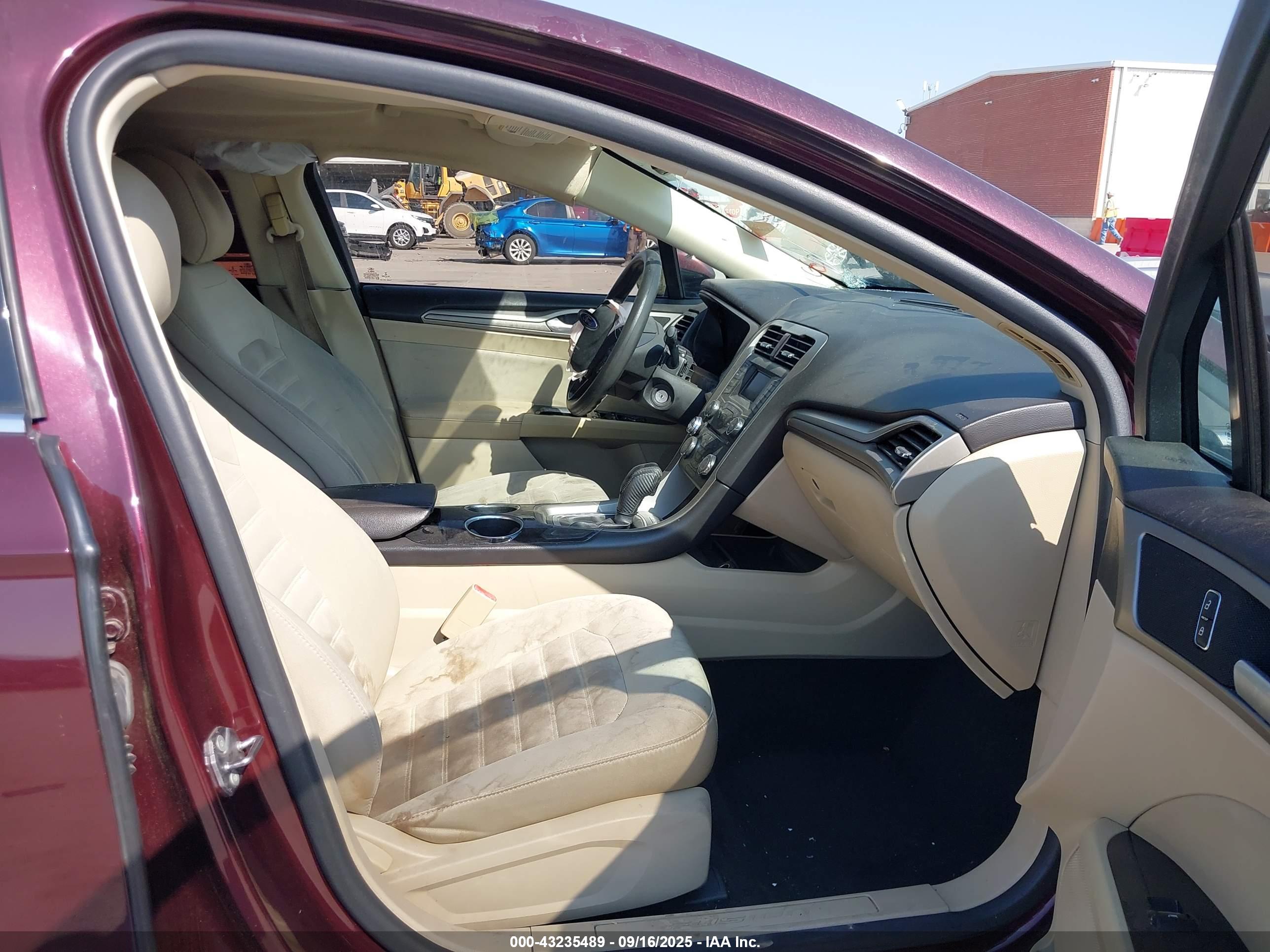 FORD FUSION image 5
