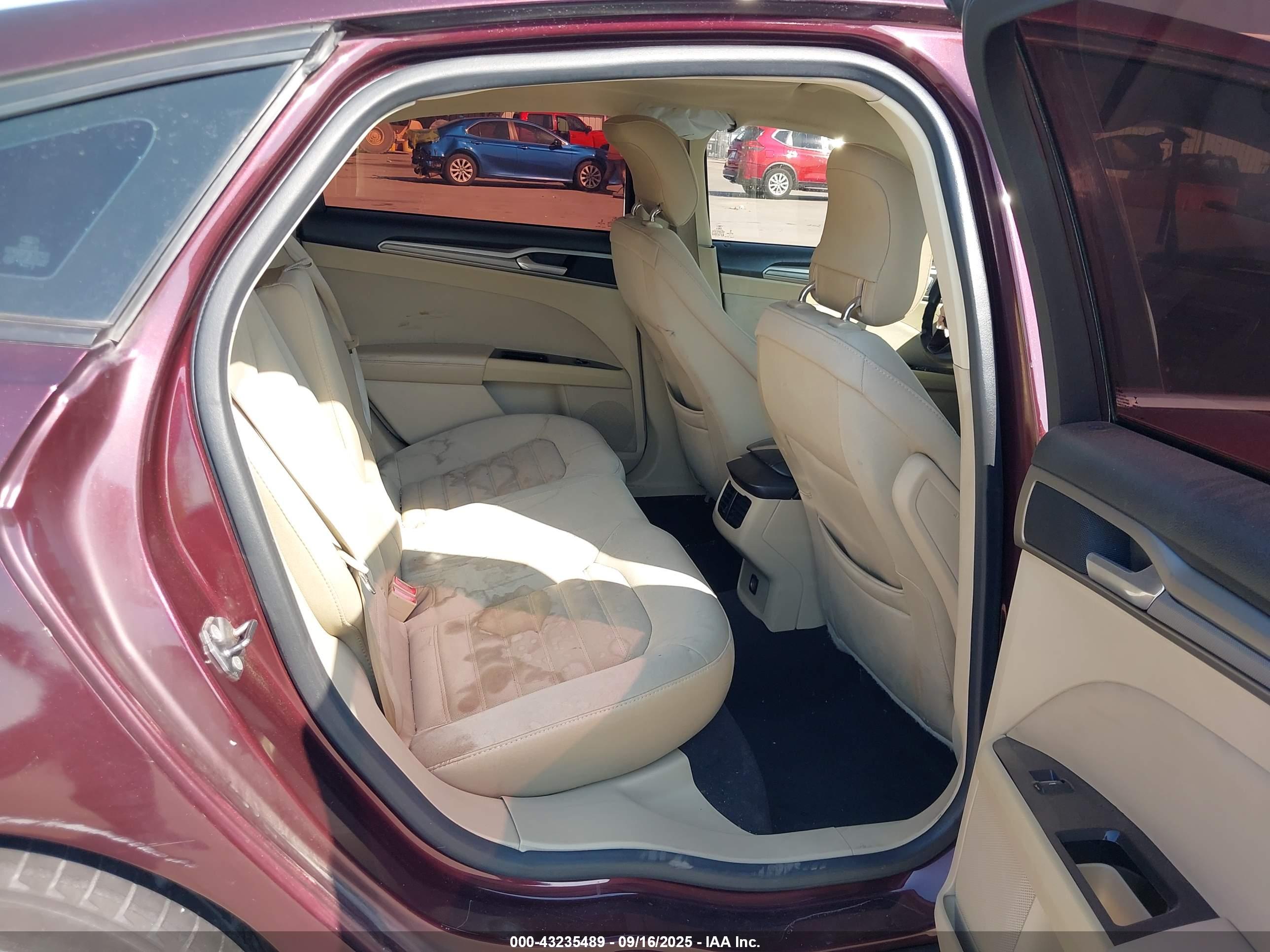 FORD FUSION image 8
