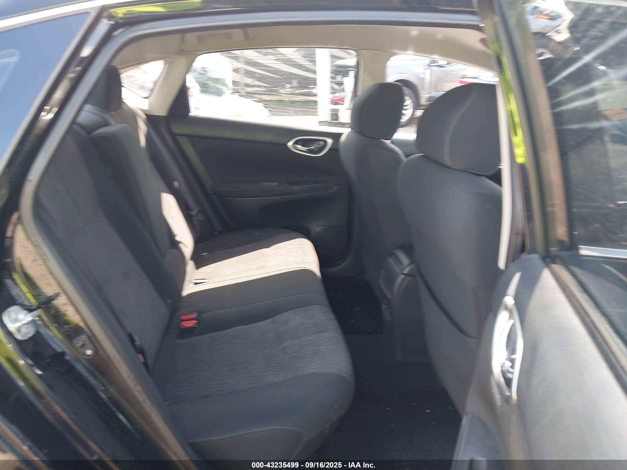 NISSAN SENTRA image 8