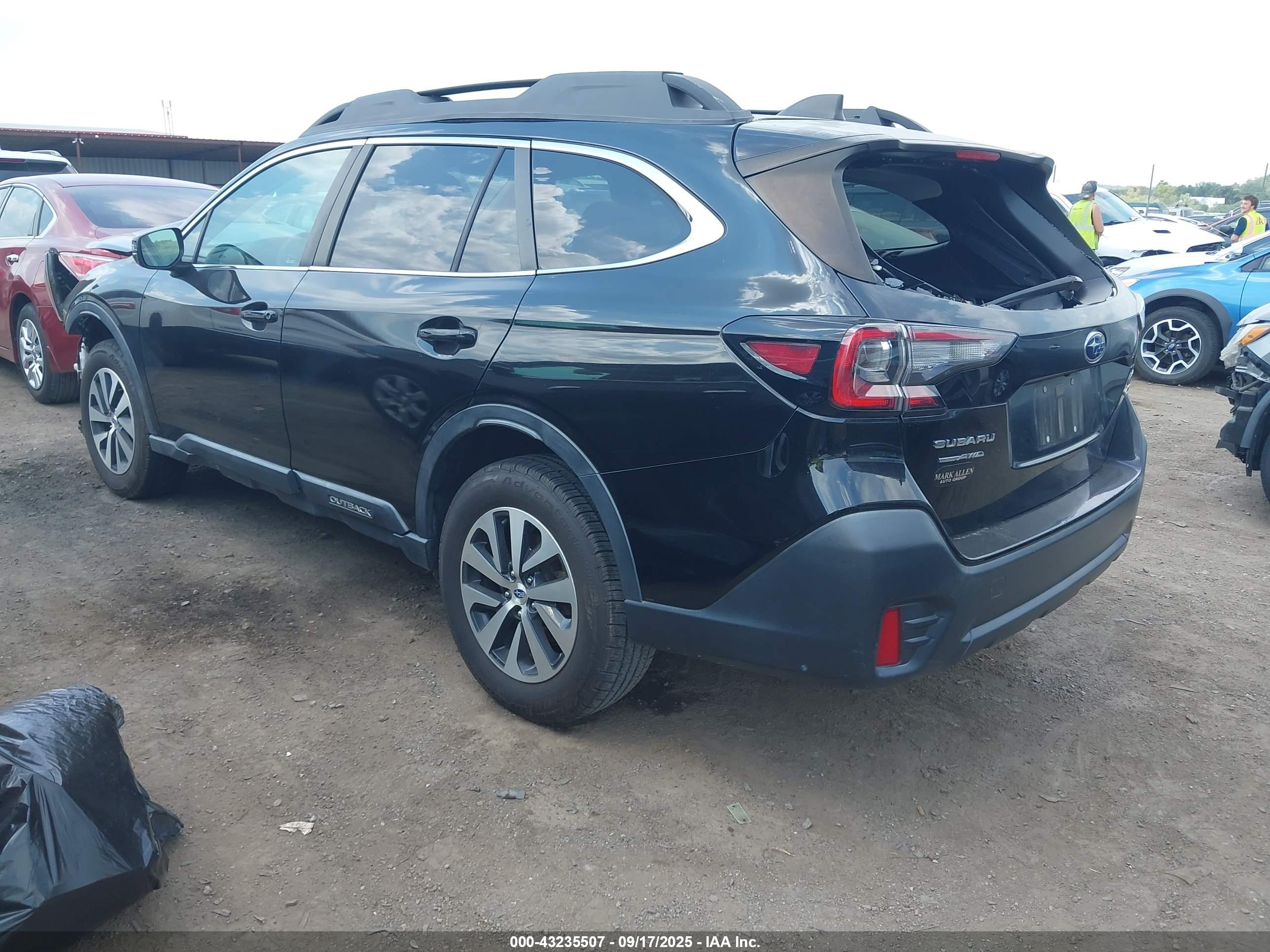 SUBARU OUTBACK image 3