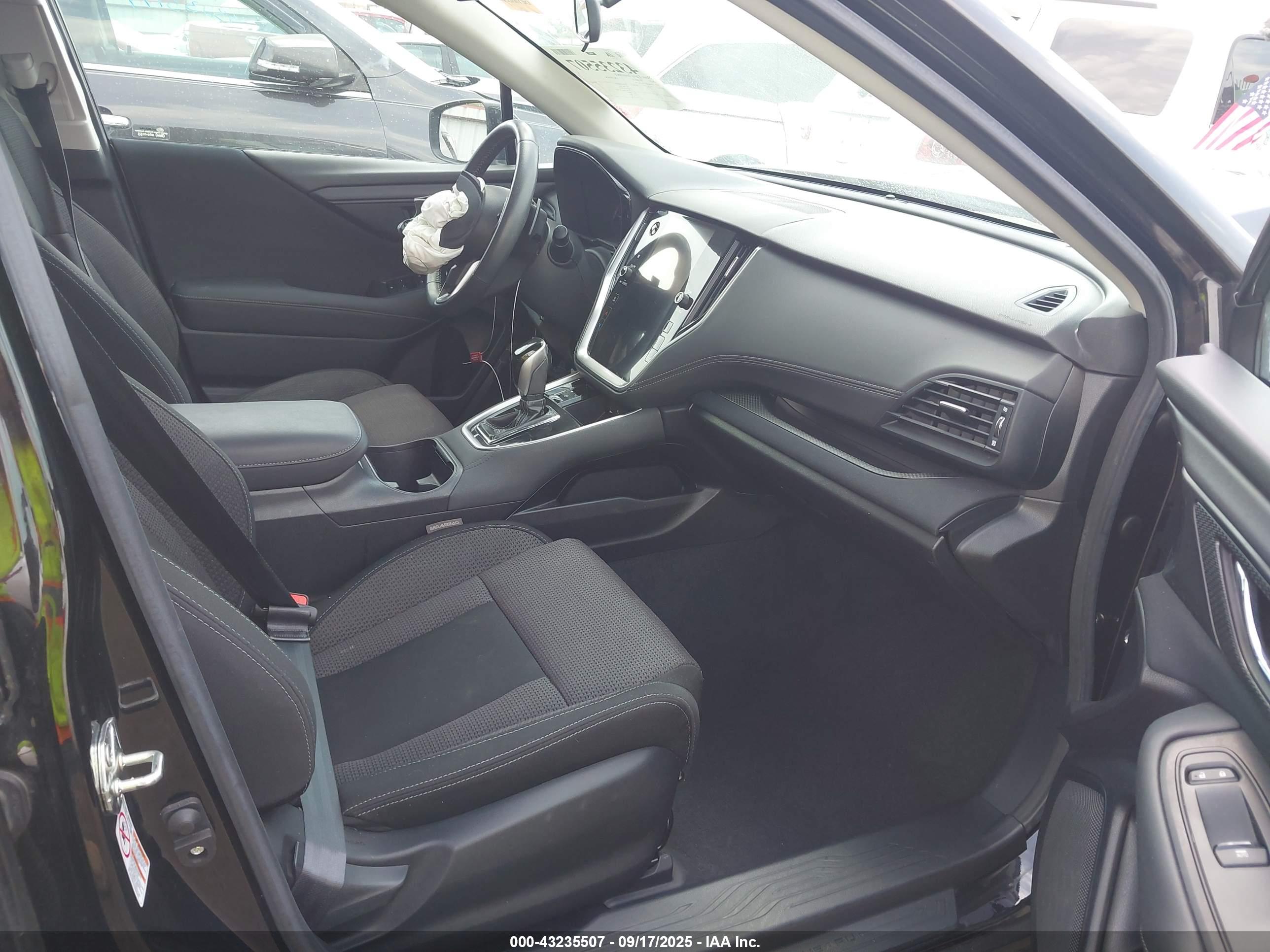 SUBARU OUTBACK image 5