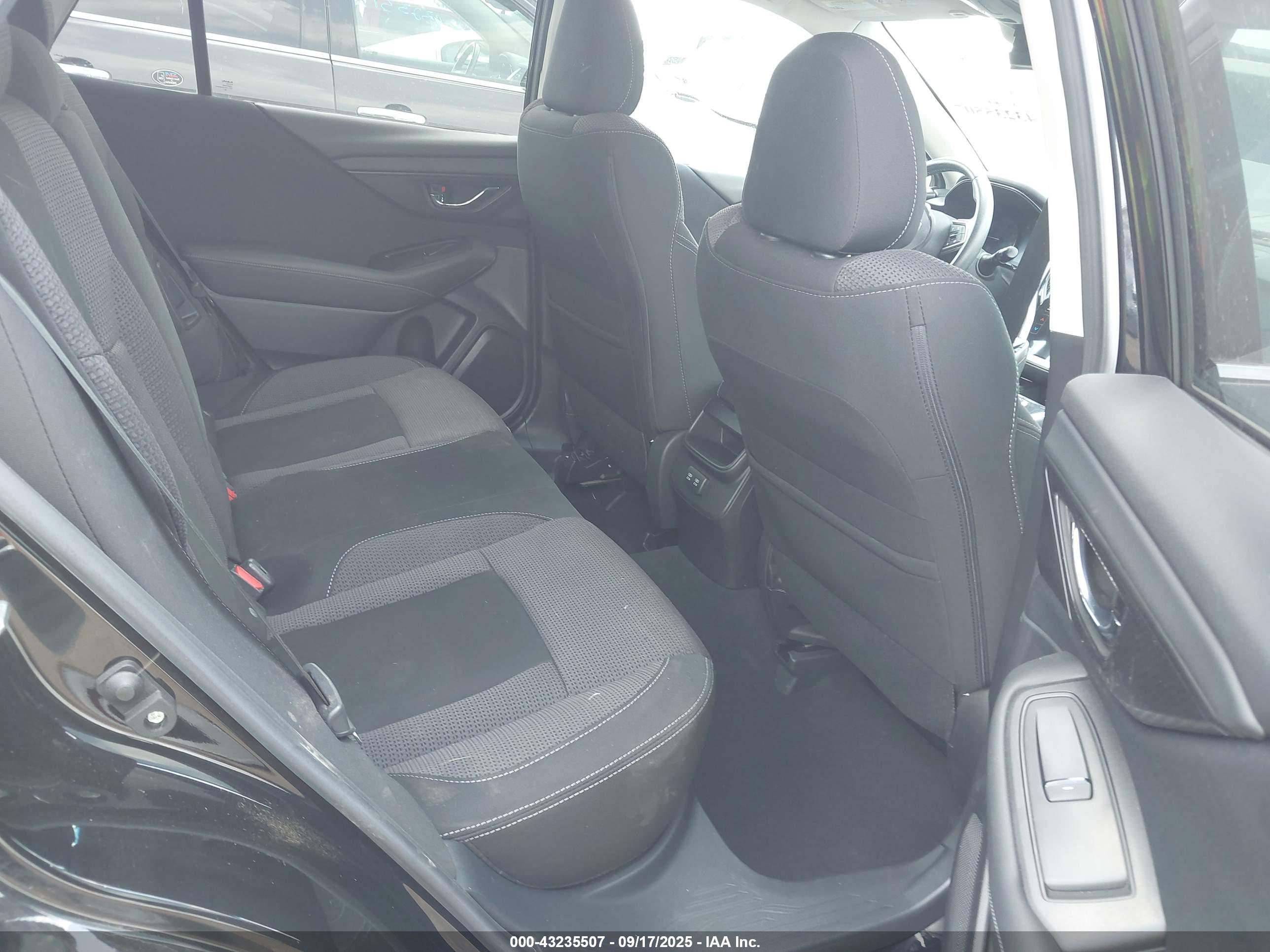 SUBARU OUTBACK image 8