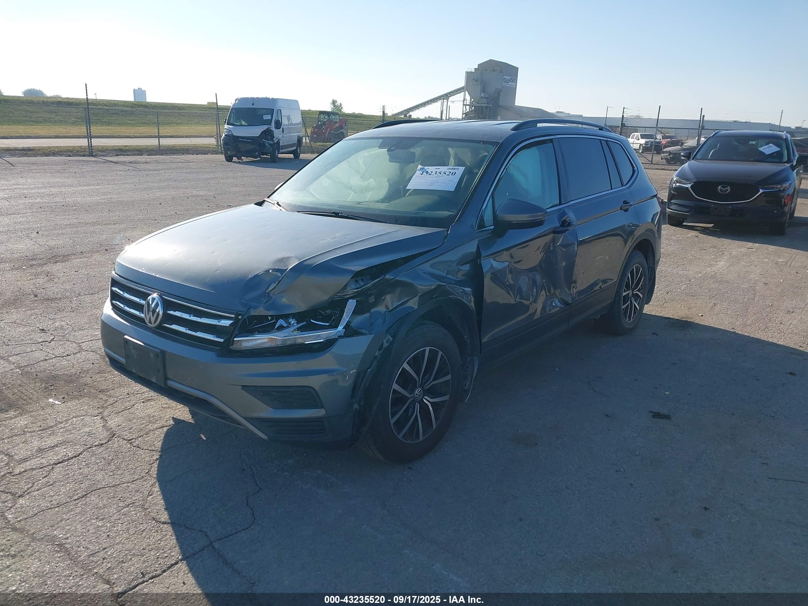 VOLKSWAGEN TIGUAN image 2