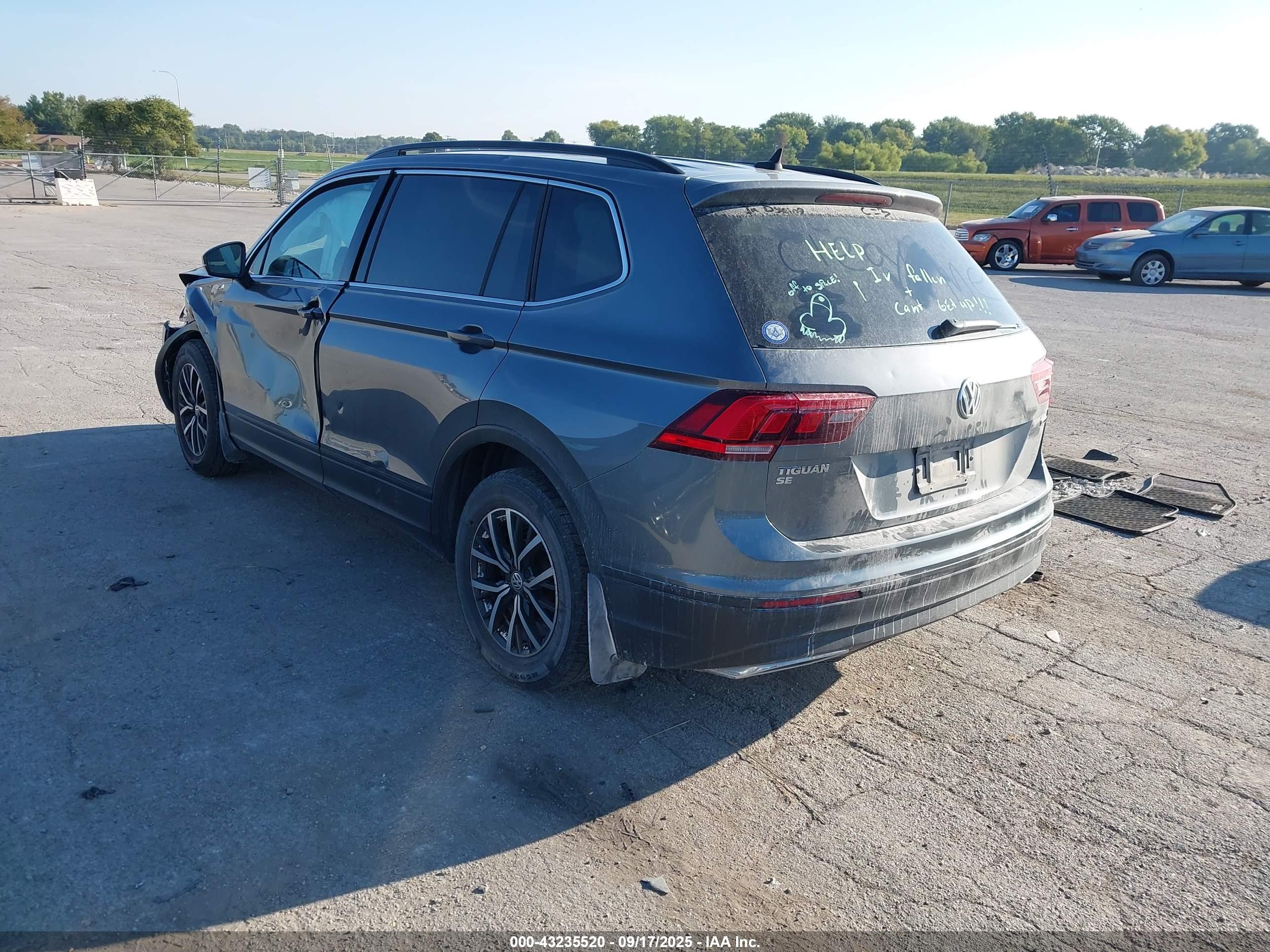 VOLKSWAGEN TIGUAN image 3