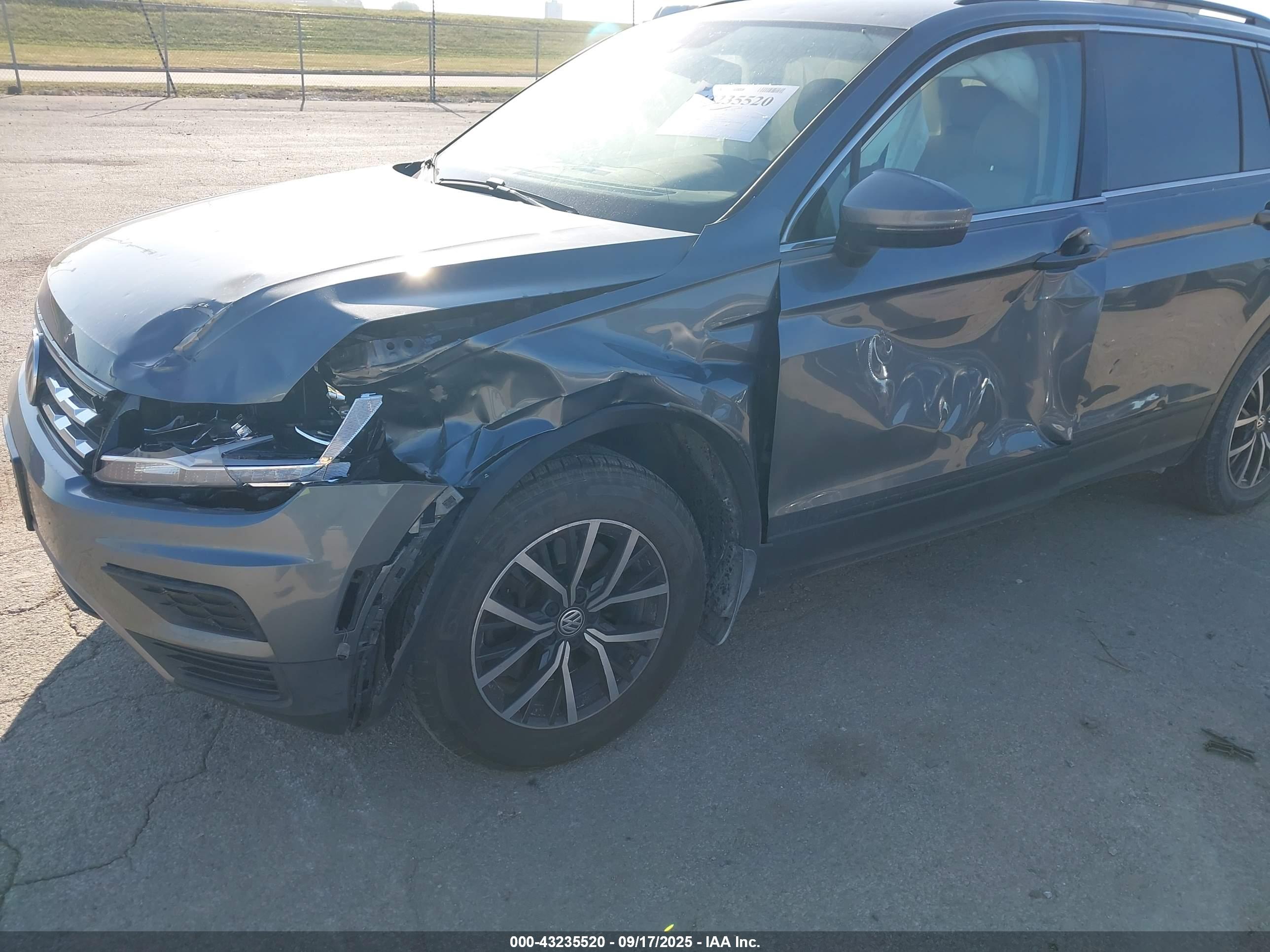 VOLKSWAGEN TIGUAN image 6