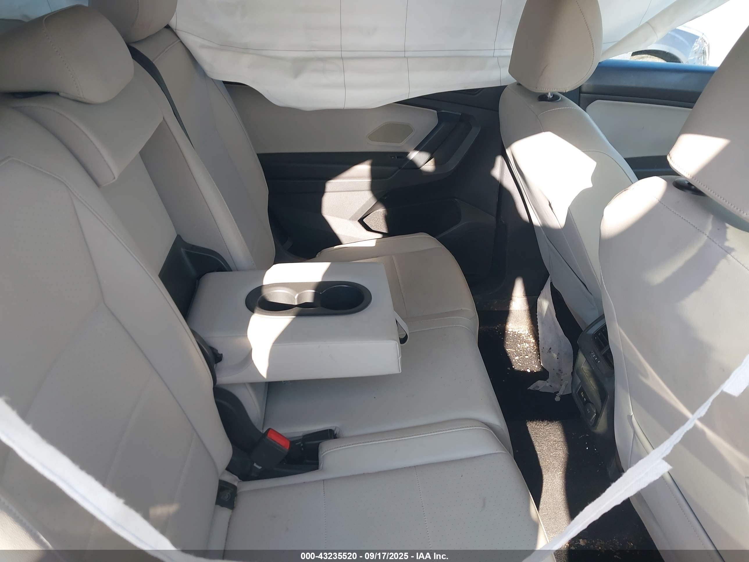 VOLKSWAGEN TIGUAN image 8