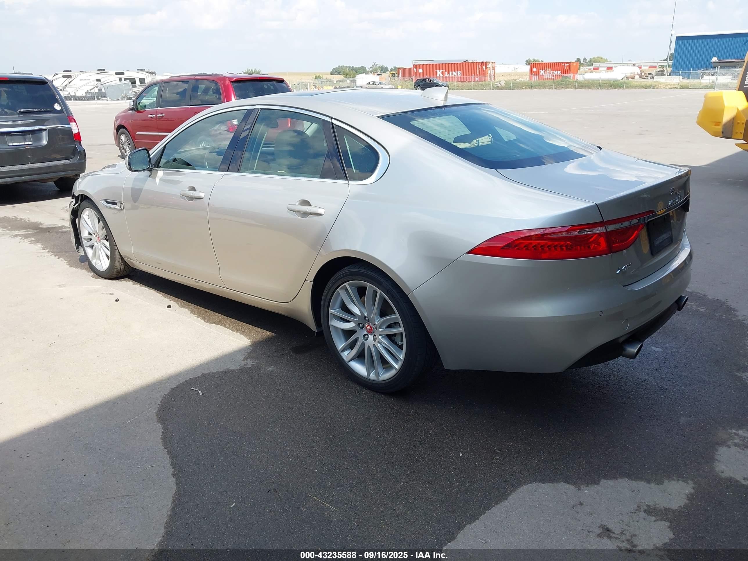 JAGUAR XF image 3