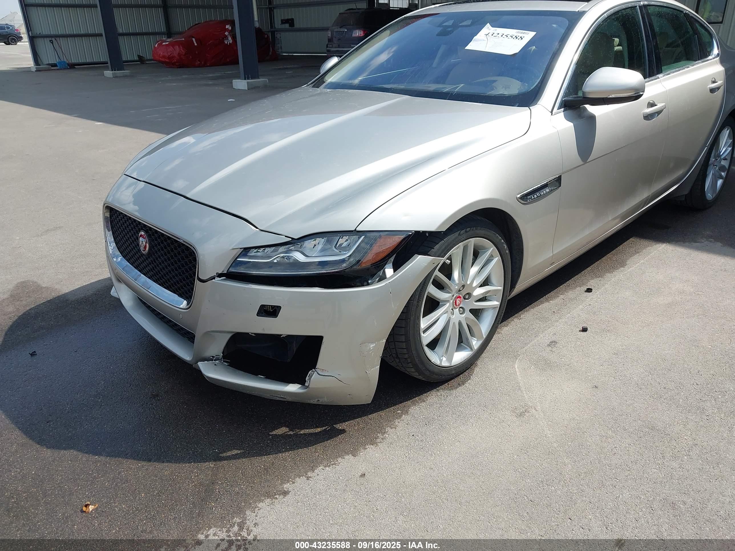 JAGUAR XF image 6