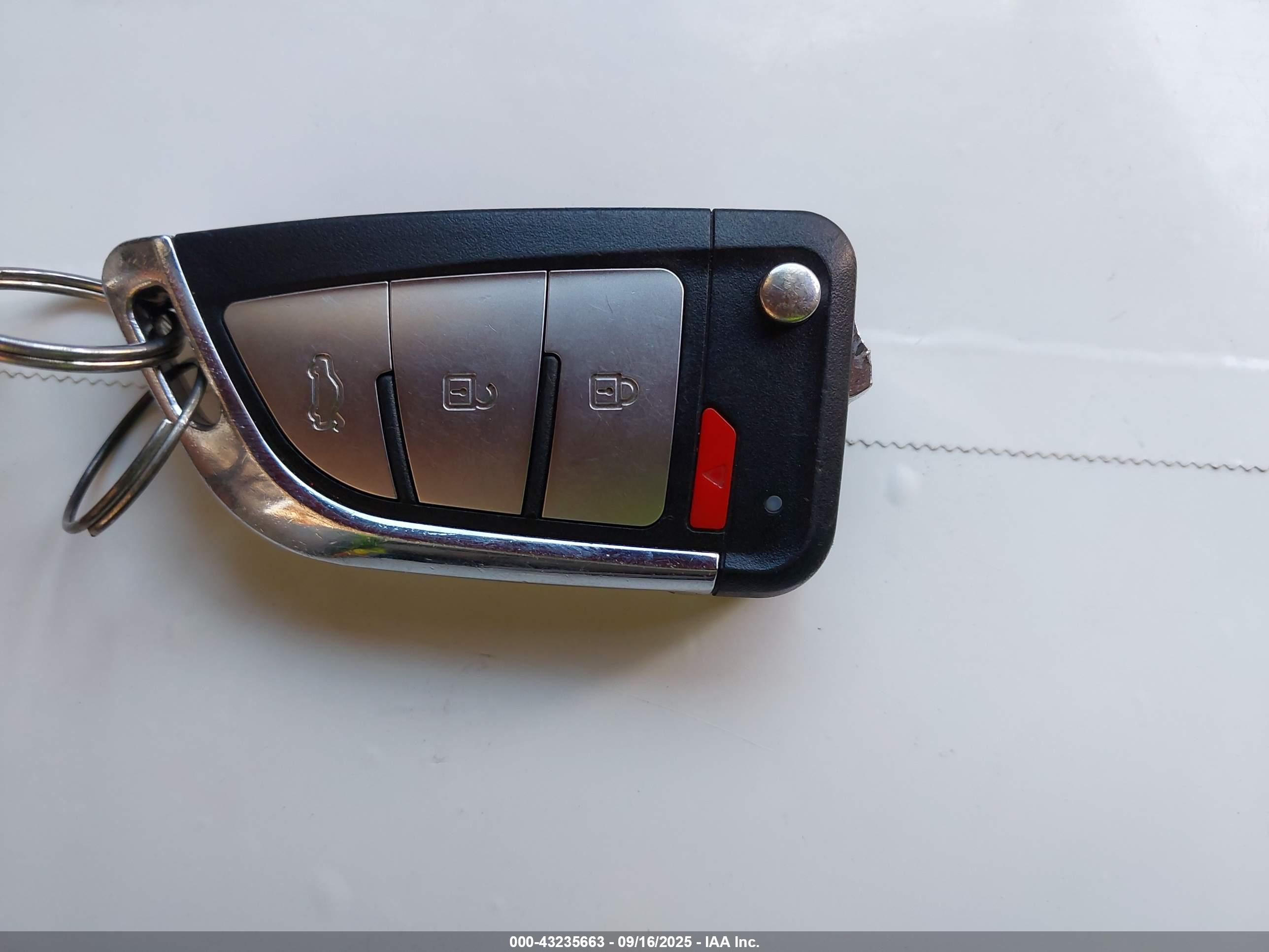 HYUNDAI ELANTRA image 11