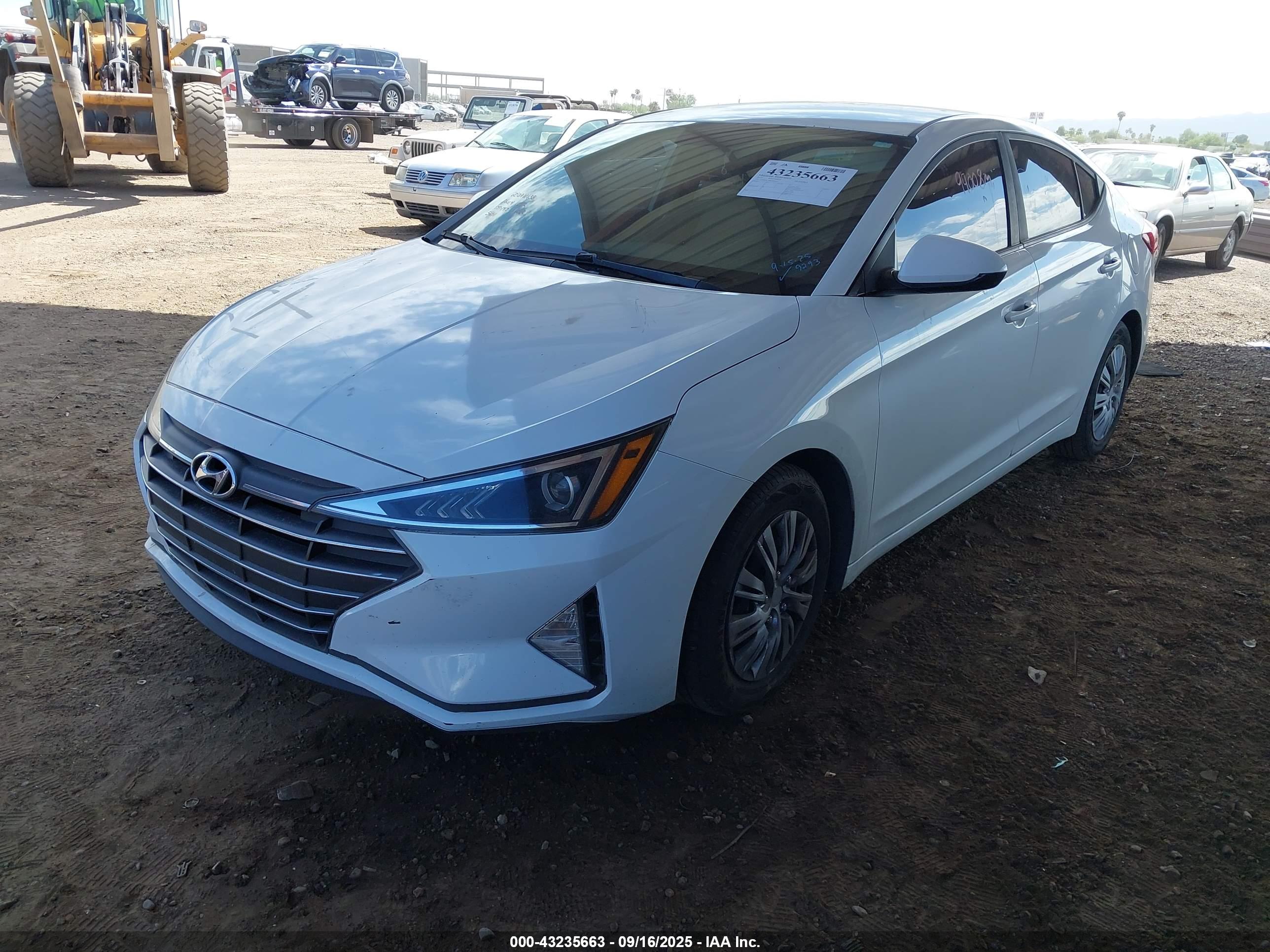 HYUNDAI ELANTRA image 2