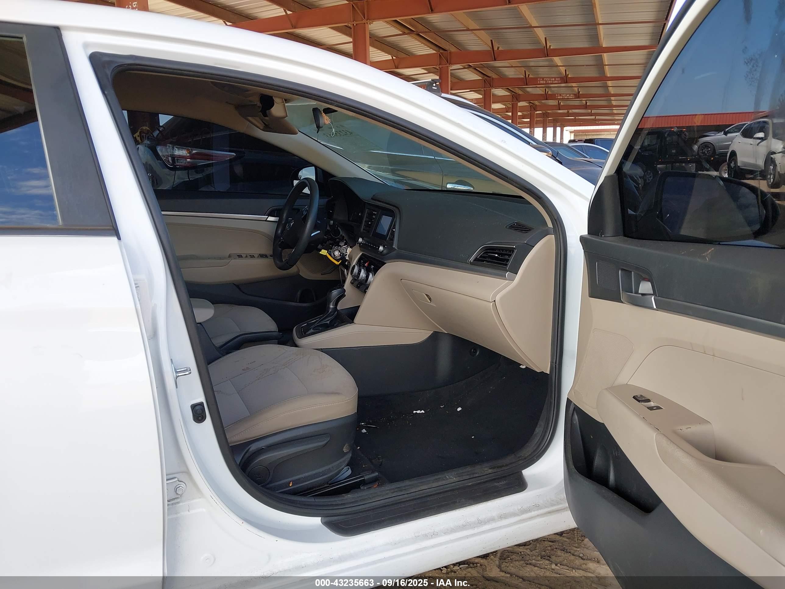 HYUNDAI ELANTRA image 5
