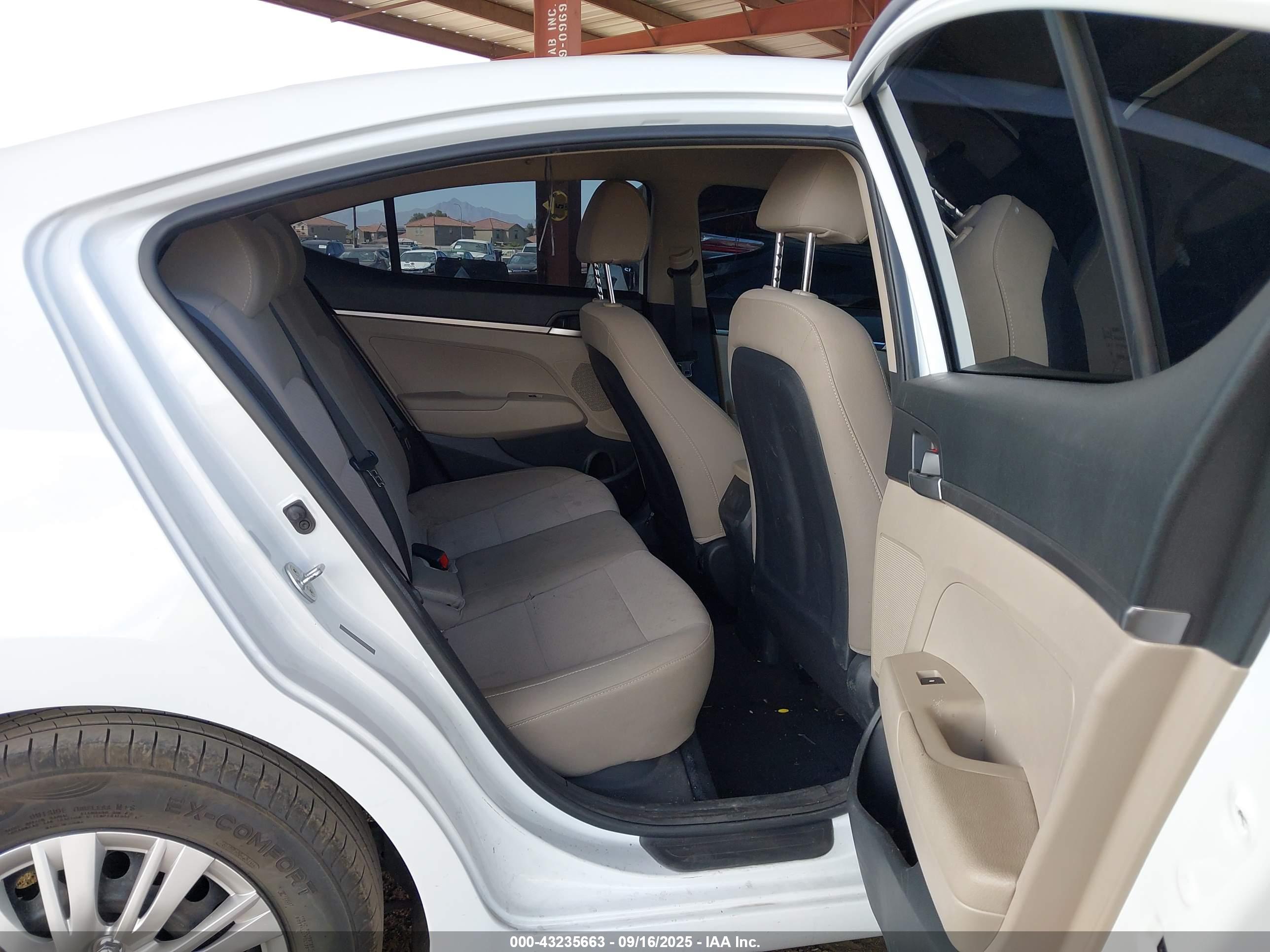 HYUNDAI ELANTRA image 8