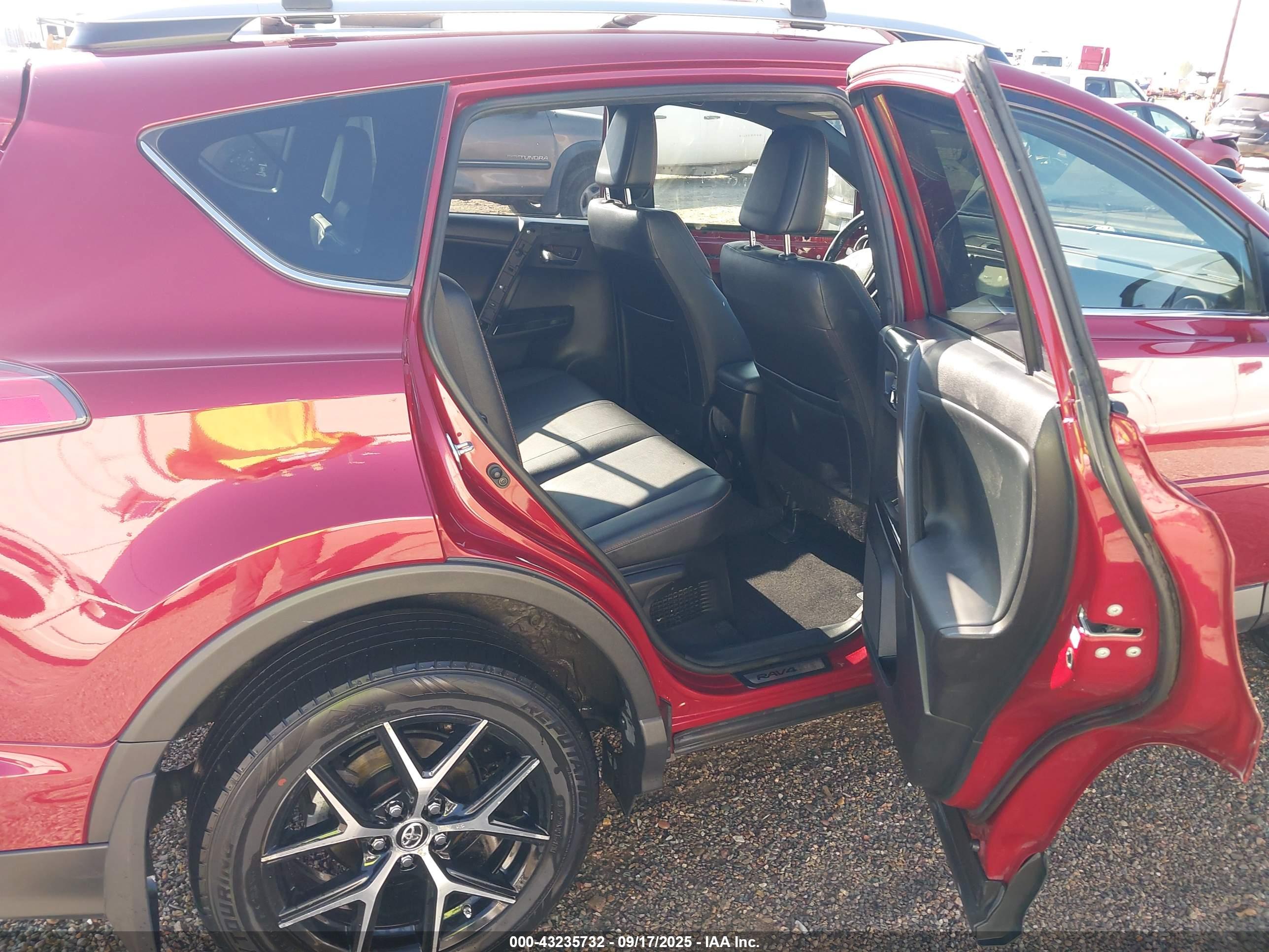 TOYOTA RAV4 image 8