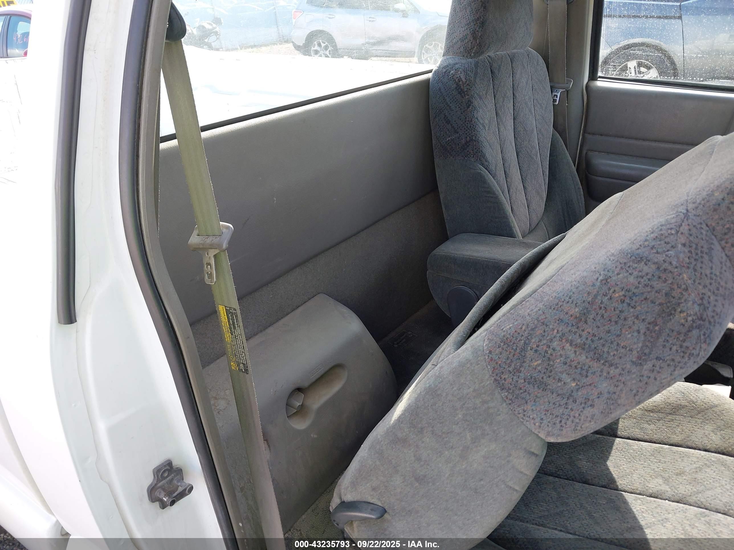 CHEVROLET S-10 image 8