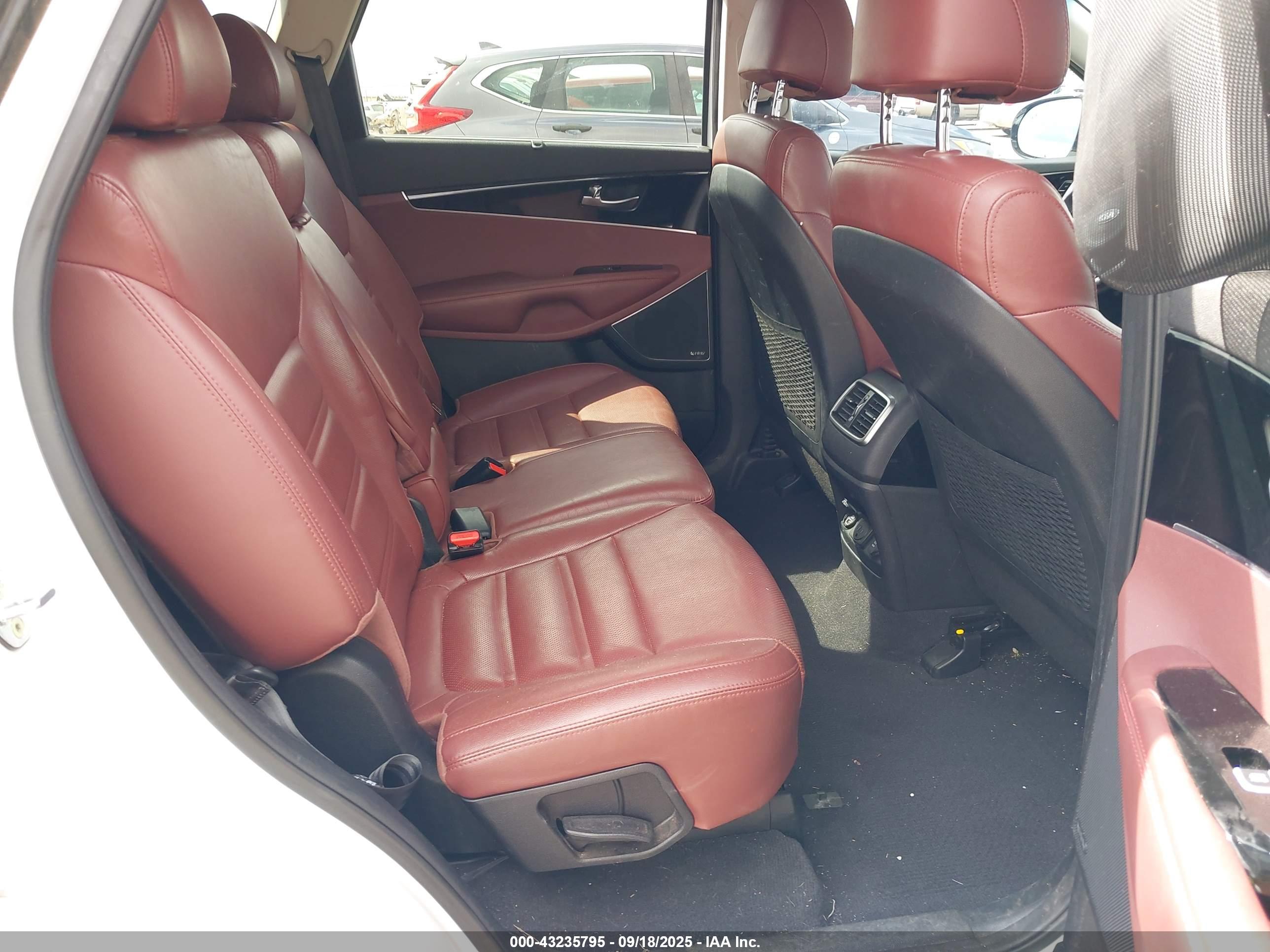 KIA SORENTO image 8
