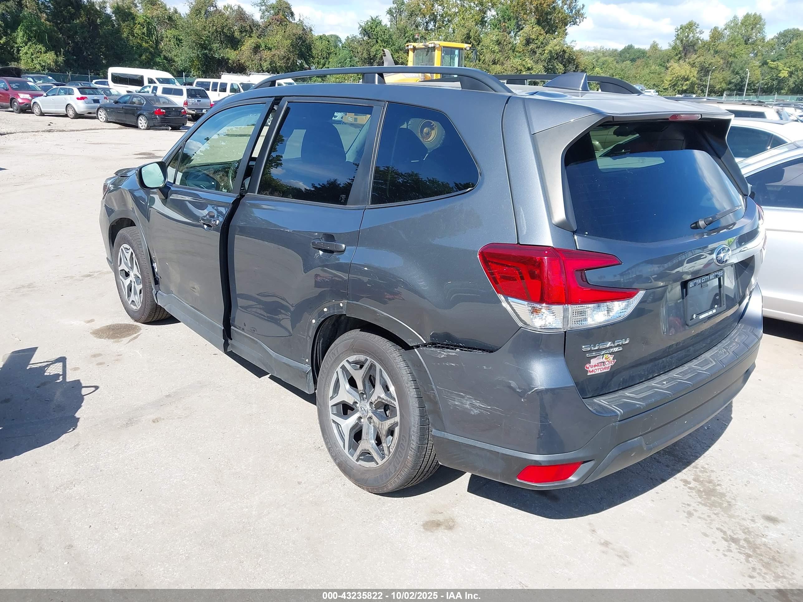 SUBARU FORESTER image 3