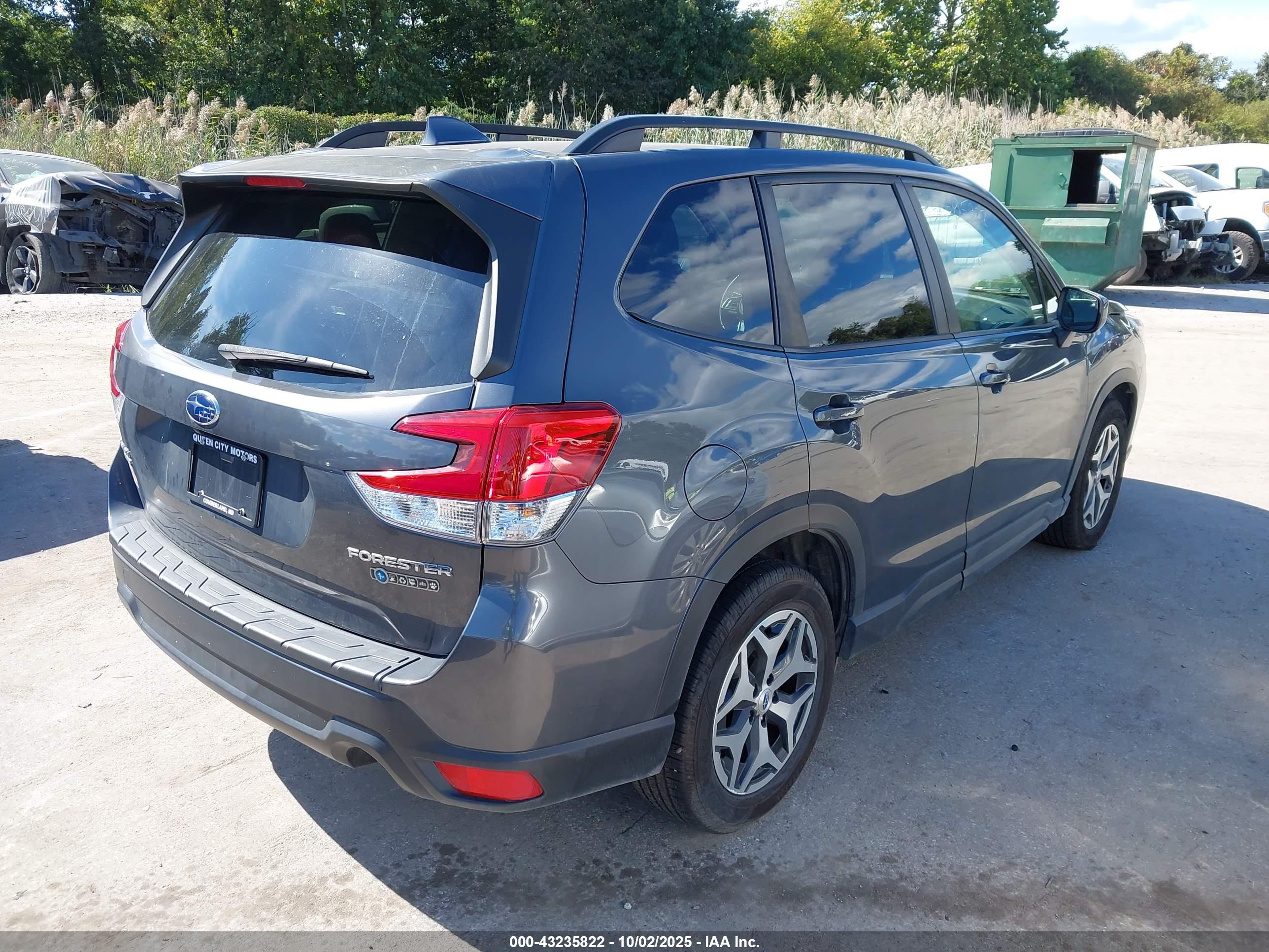 SUBARU FORESTER image 4
